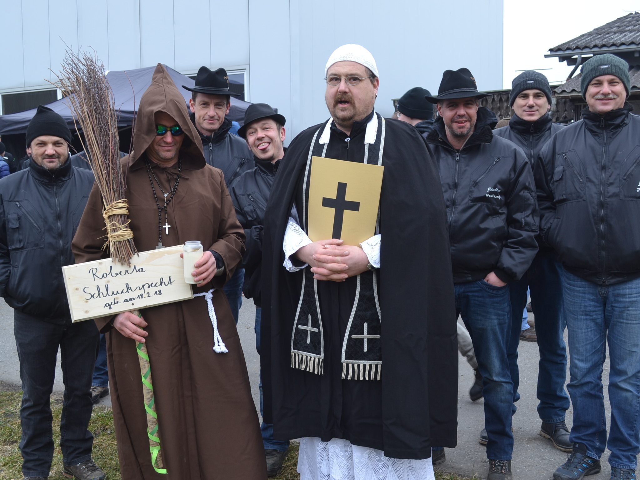 Wie schon vor drei Jahren musste in Beschling die Hexe heuer beerdigt werden. Wie schon vor drei Jahren musste in Beschling die Hexe heuer beerdigt werden.