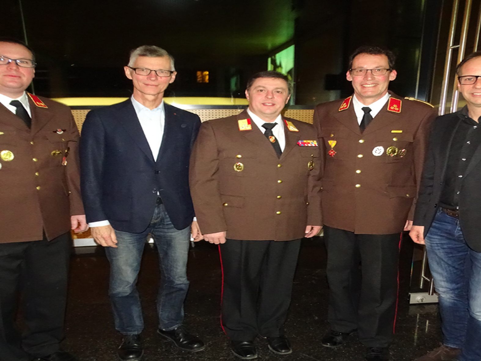 Bgm. Dieter Egger, Kdt. Andreas Vogel, BFI Martin Alfare, BH Dr. Helgar Wurzer und Vize-Kdt. Johannes Rossmanith auf der Jahreshauptversammlung Bgm. Dieter Egger, Kdt. Andreas Vogel, BFI Martin Alfare, BH Dr. Helgar Wurzer und Vize-Kdt. Johannes Rossmanith auf der Jahreshauptversammlung