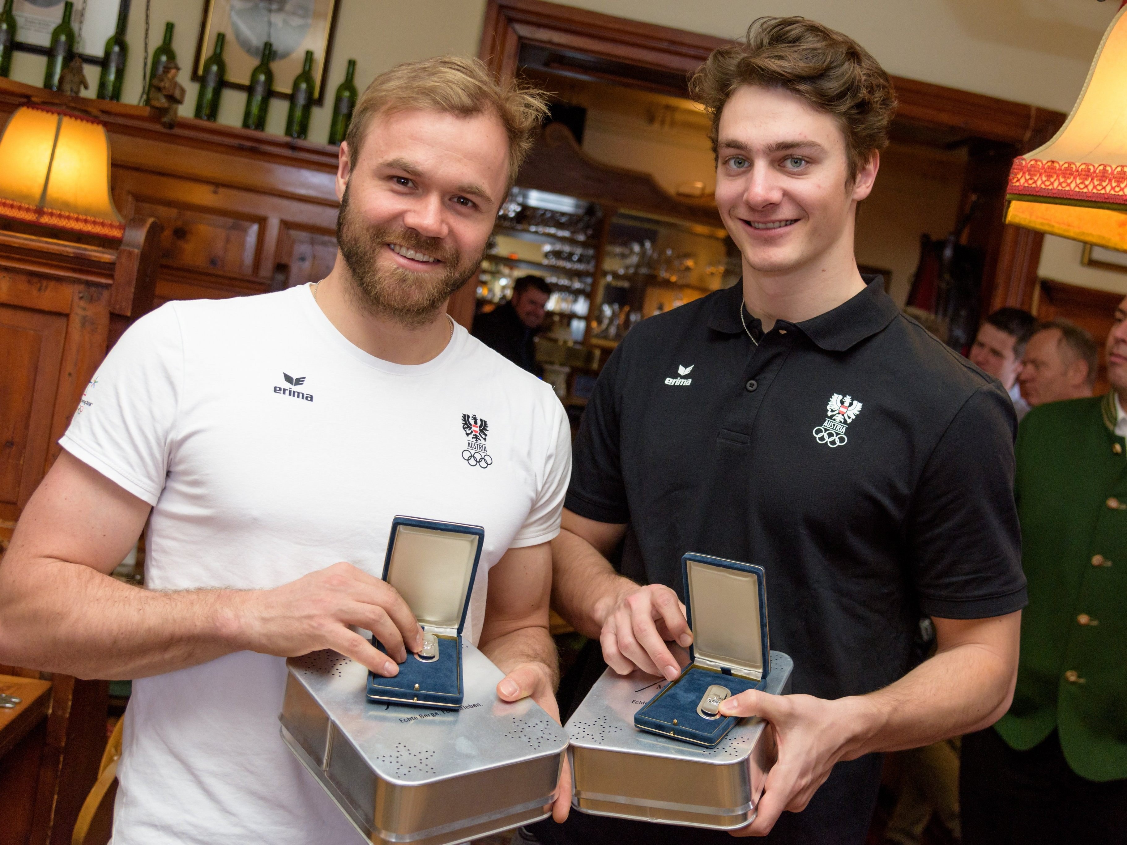 Markus Schairer (l.) und Alessandro Hämmerle (r.) bei ihrer Verabschiedung am 5. Februar in St. Gallenkirch nach Pyeongchang Markus Schairer (l.) und Alessandro Hämmerle (r.) bei ihrer Verabschiedung am 5. Februar in St. Gallenkirch nach Pyeongchang