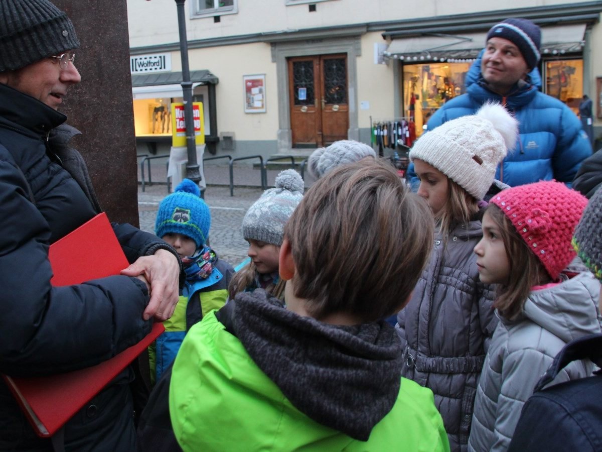 Großen Wissensdurst hatten die Kinder zum Thema Zauberei Großen Wissensdurst hatten die Kinder zum Thema Zauberei