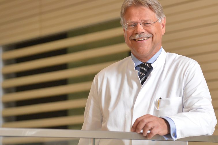 Chirurg Ekkehard C. Jehle entfernte den Tumor. Chirurg Ekkehard C. Jehle entfernte den Tumor.