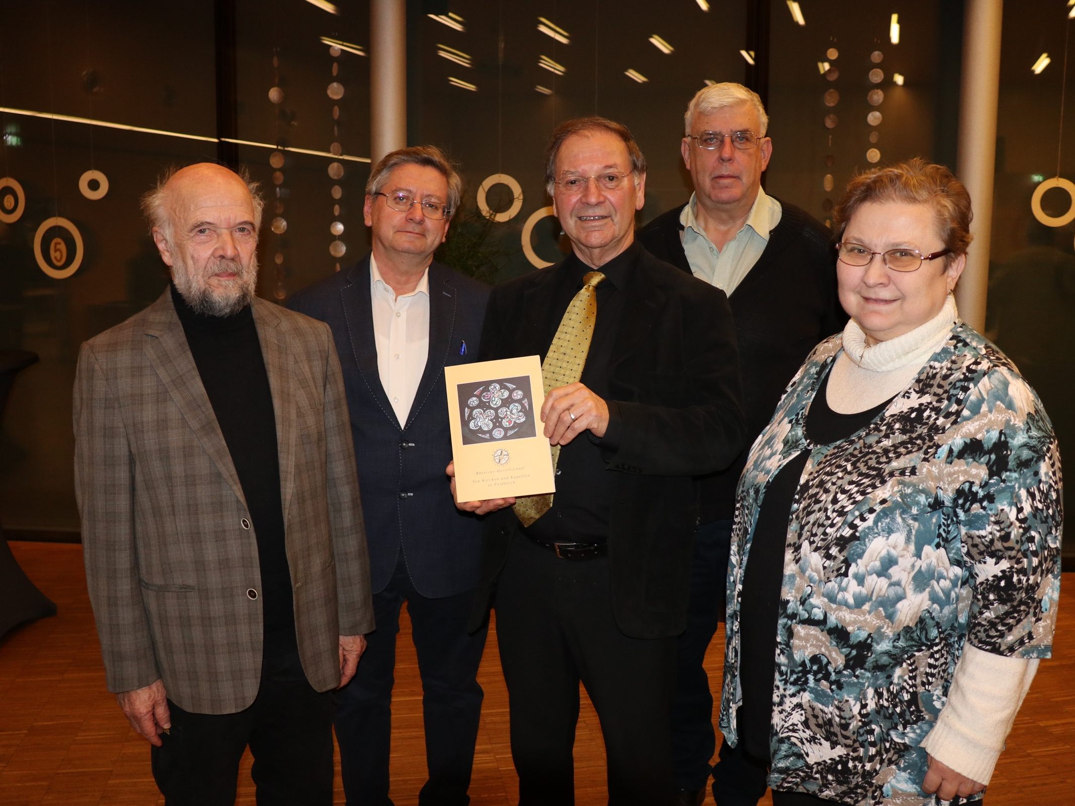 Ein Teil des Autorenteams vom Band 74: Obmann Albert Ruetz, Christoph Voloucnik, Albert Summer mit Norbert und Maria H. Duffner. Ein Teil des Autorenteams vom Band 74: Obmann Albert Ruetz, Christoph Voloucnik, Albert Summer mit Norbert und Maria H. Duffner.