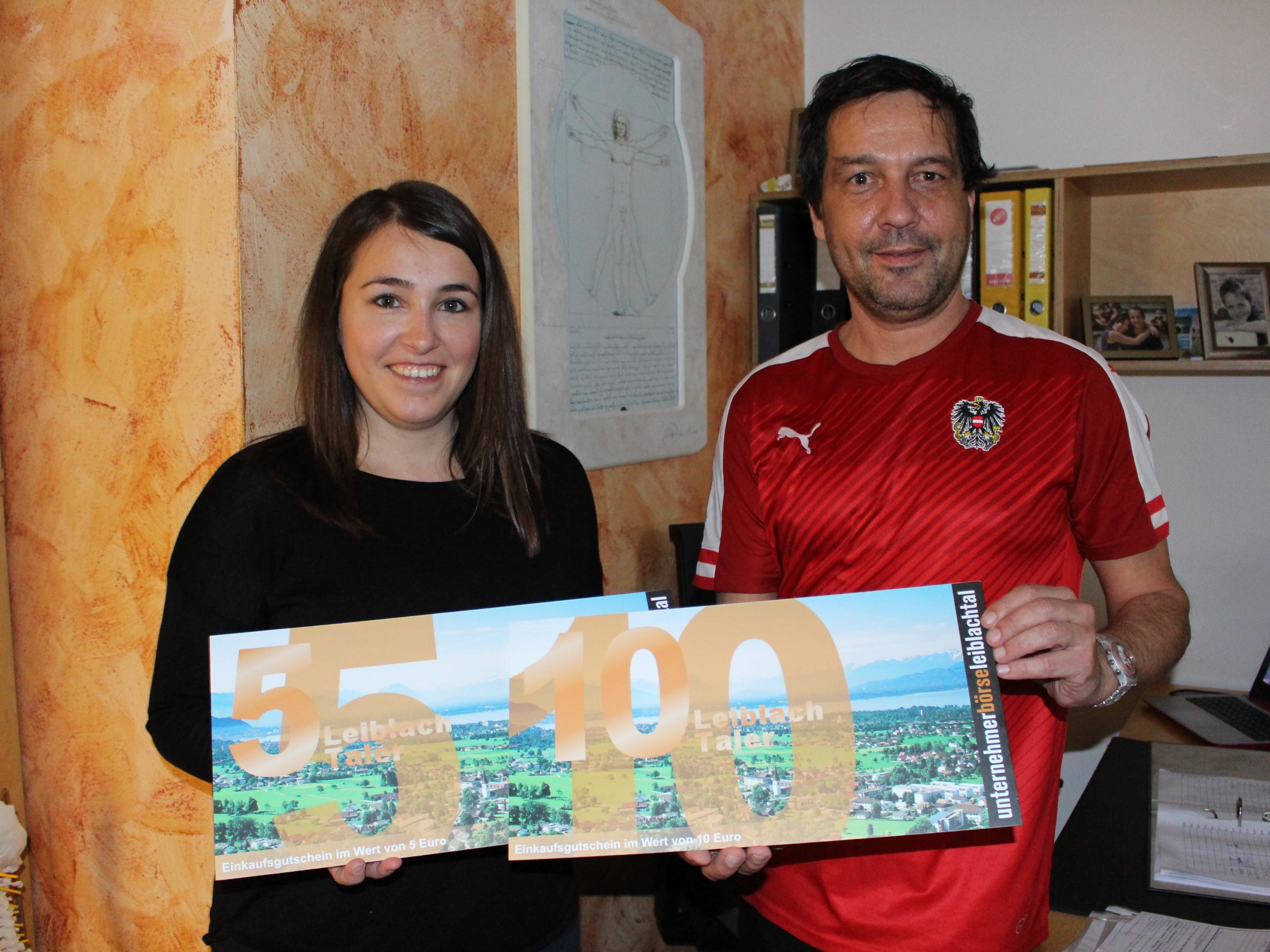 Auch bei der Physiotherapie David Feurstein in Lochau – Physiotherapie, Osteopathie, Lymphdrainage, Massage – sind die „Leiblach-Taler“ ein willkommenes Zahlungsmittel. Auch bei der Physiotherapie David Feurstein in Lochau – Physiotherapie, Osteopathie, Lymphdrainage, Massage – sind die „Leiblach-Taler“ ein willkommenes Zahlungsmittel.