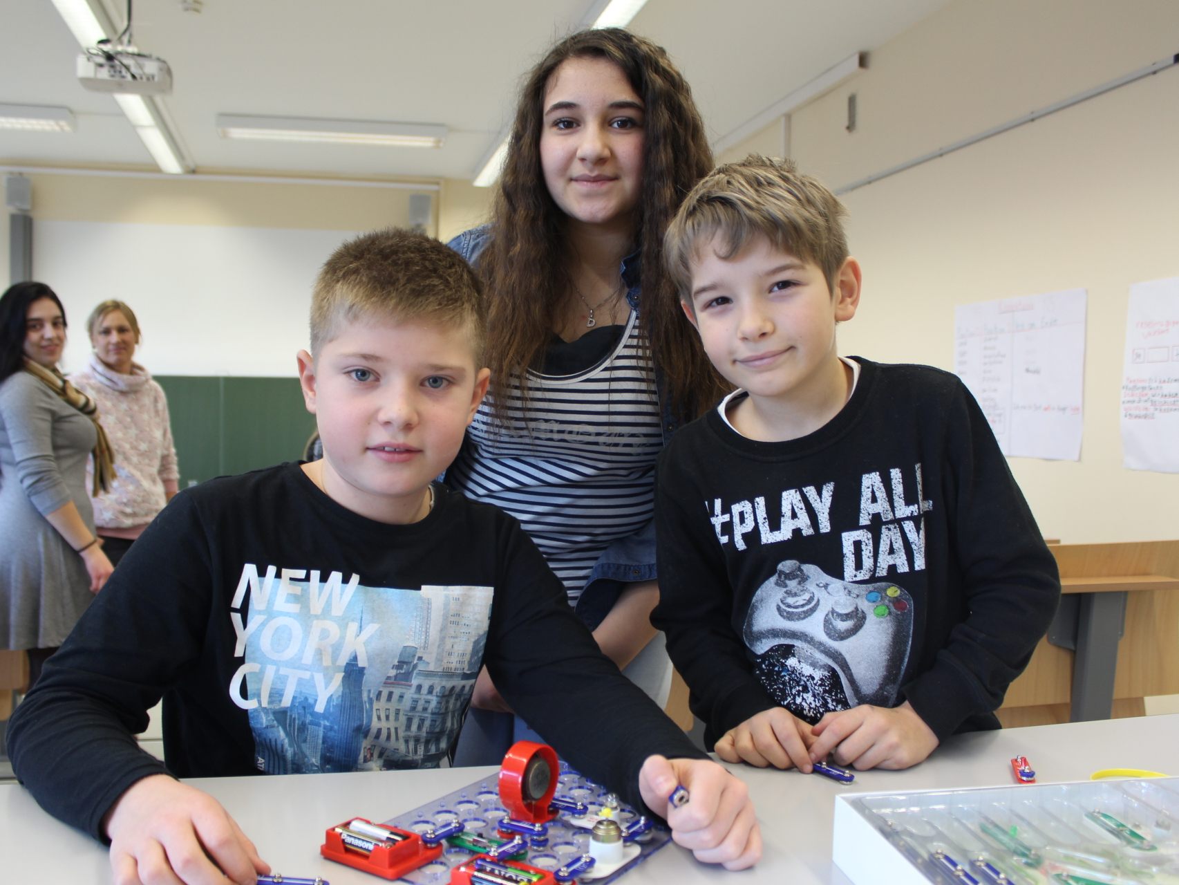 Der Umgang mit neuen Technologien, Kreativität und selbständiges Arbeiten sind durchgängige Unterrichtsprinzipien in der Mittelschule Lochau.