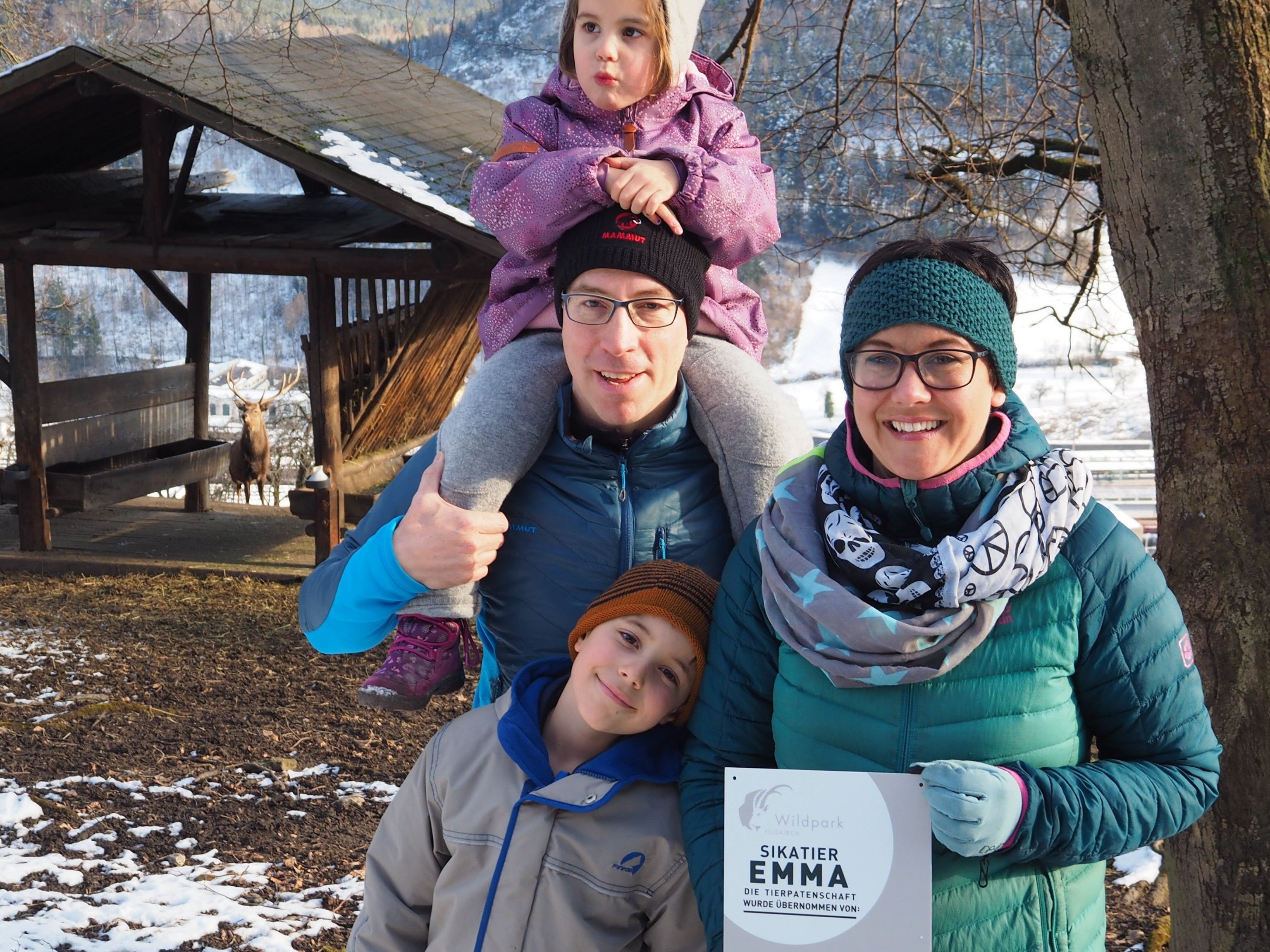 Neue Paten beim Sikawild im Wildpark Feldkirch.