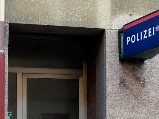 Der 26-Jährige stellte sich in Wien-Simmering der Polizei. Der 26-Jährige stellte sich in Wien-Simmering der Polizei.