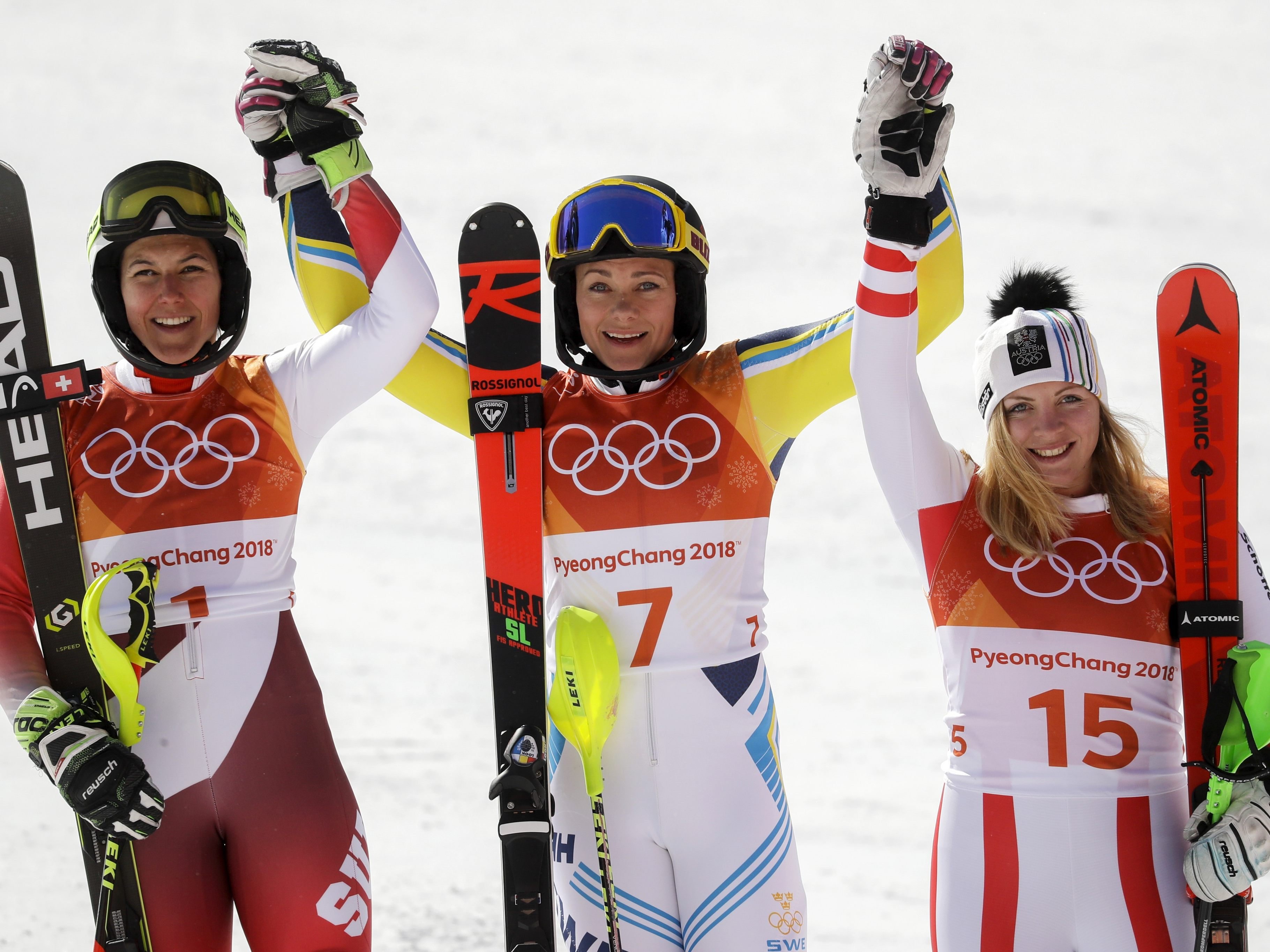 Das Siegerbild nach dem Olympischen Slalomrennen der Damen mit Bronze für Katharina Gallhuber.