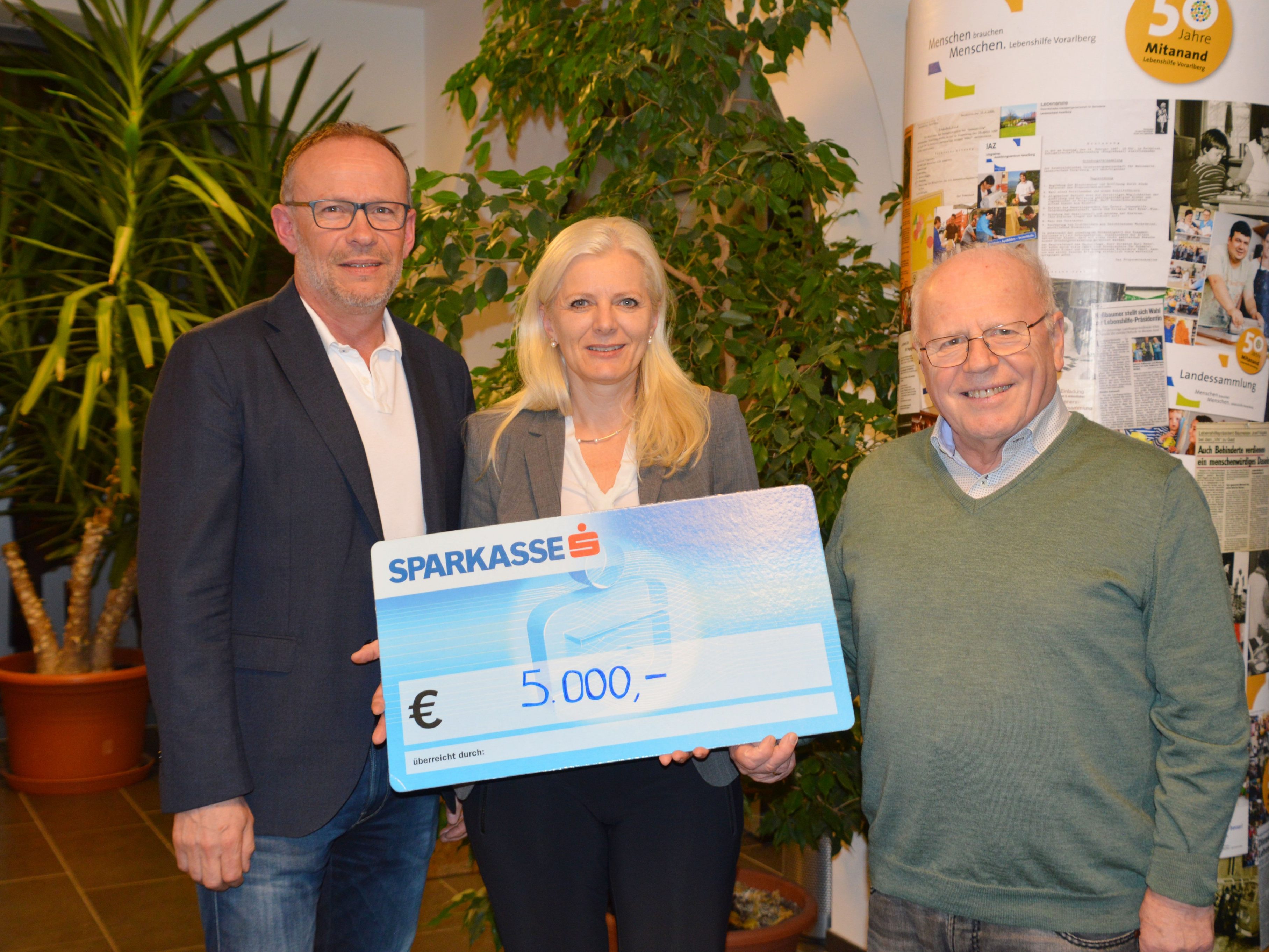 Bernd Brändle mit Vize Bürgermeister Franz Kopf und Michaela Wagner-Braito Bernd Brändle mit Vize Bürgermeister Franz Kopf und Michaela Wagner-Braito