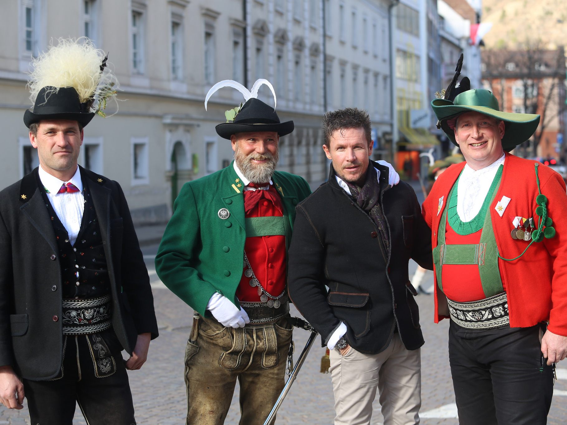 Baumgartner mit den Südtiroler Schützen. Baumgartner mit den Südtiroler Schützen.