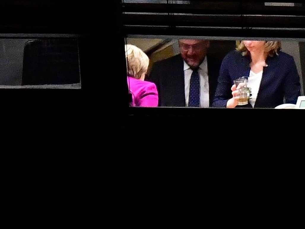 Die Spitzen von CDU/CSU und SPD haben sich wohl grundsätzlich geeinigt. Die Spitzen von CDU/CSU und SPD haben sich wohl grundsätzlich geeinigt.