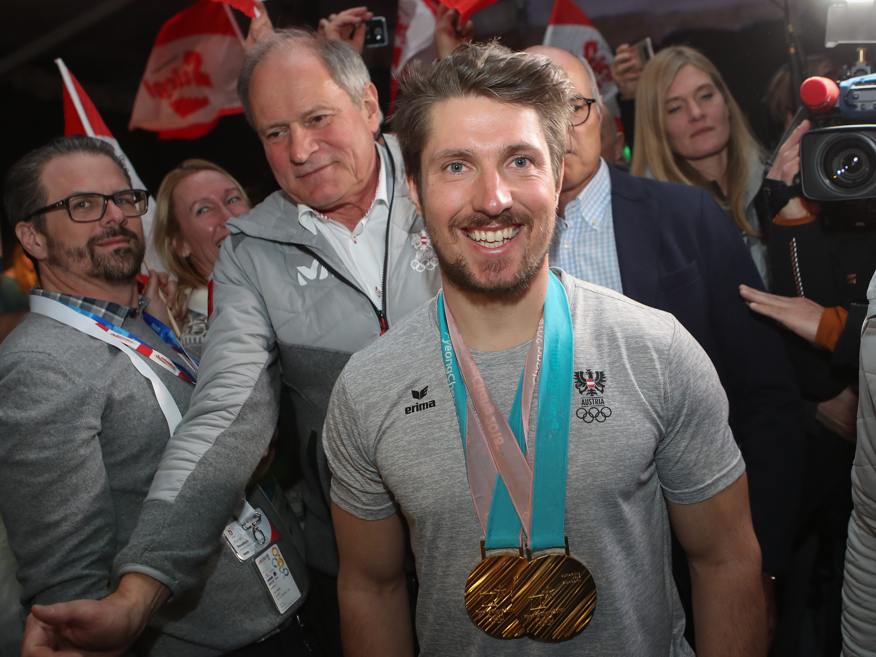 Stürmischer Empfang für Marcel Hirscher. Stürmischer Empfang für Marcel Hirscher.