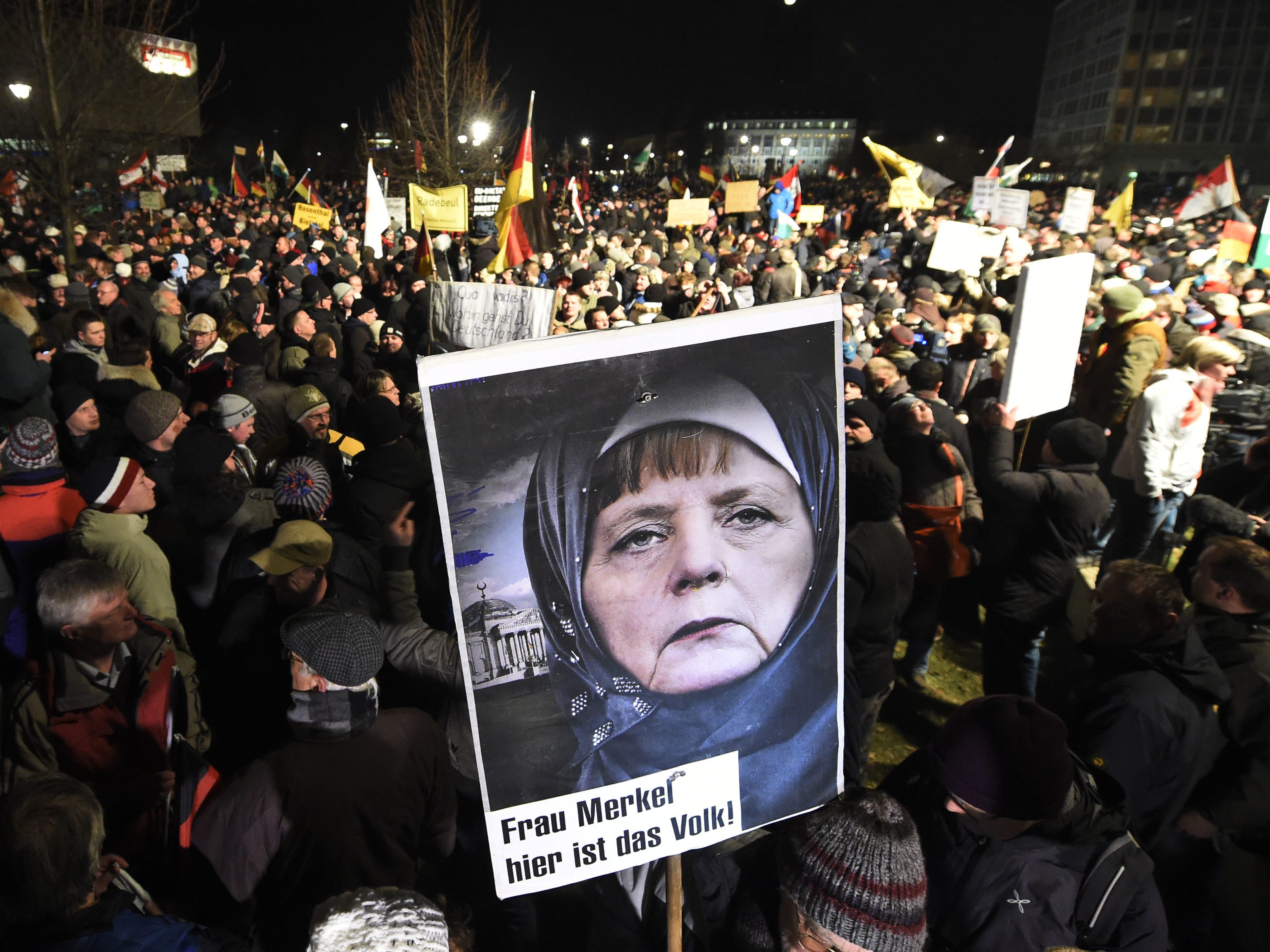 Parteichef nennt als Bedingung "Verschwinden" Bachmann. Parteichef nennt als Bedingung "Verschwinden" Bachmann.