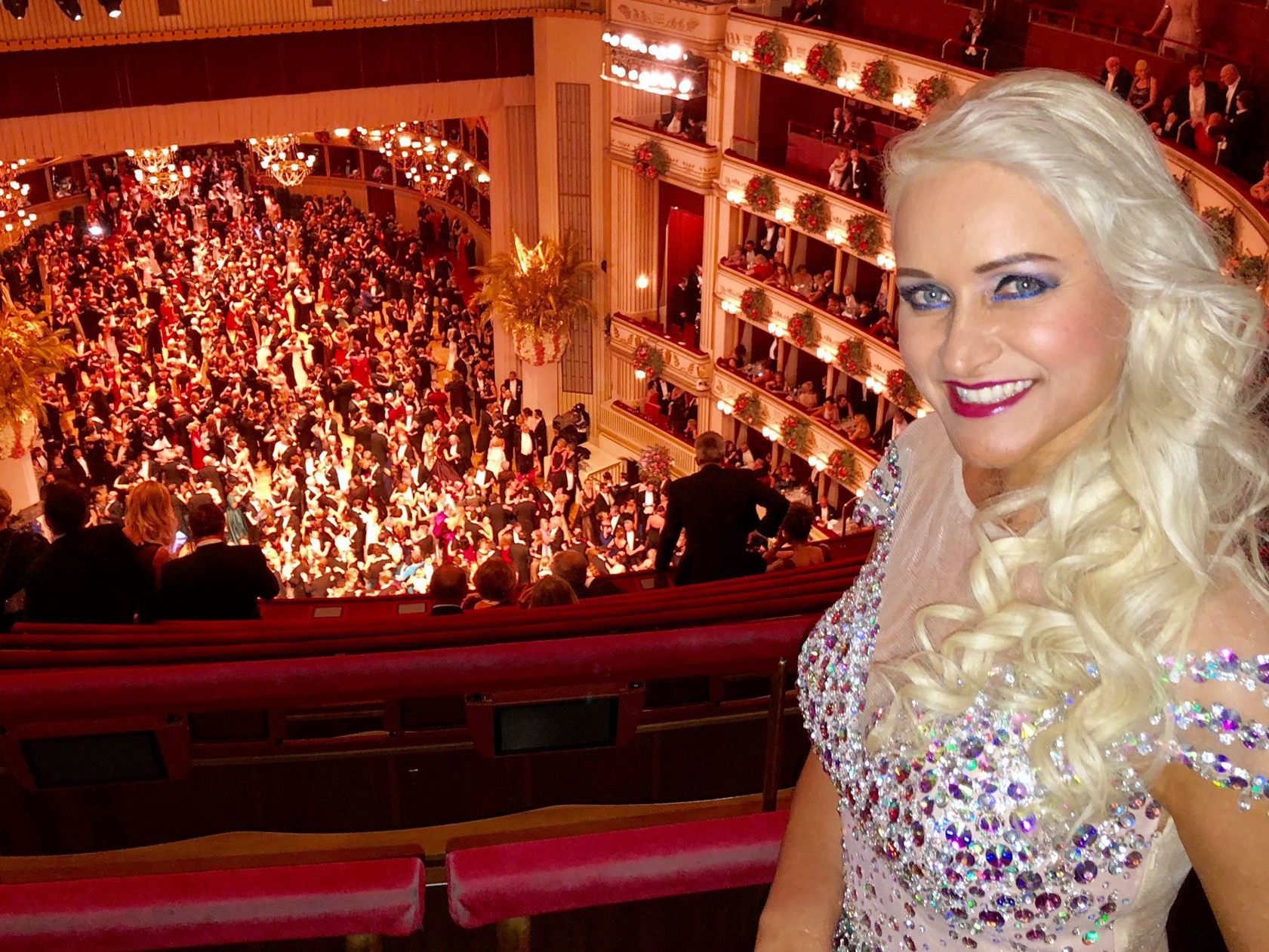 Schönheitskönigin Eva Zellhofer zum 14. Mal beim Opernball dabei