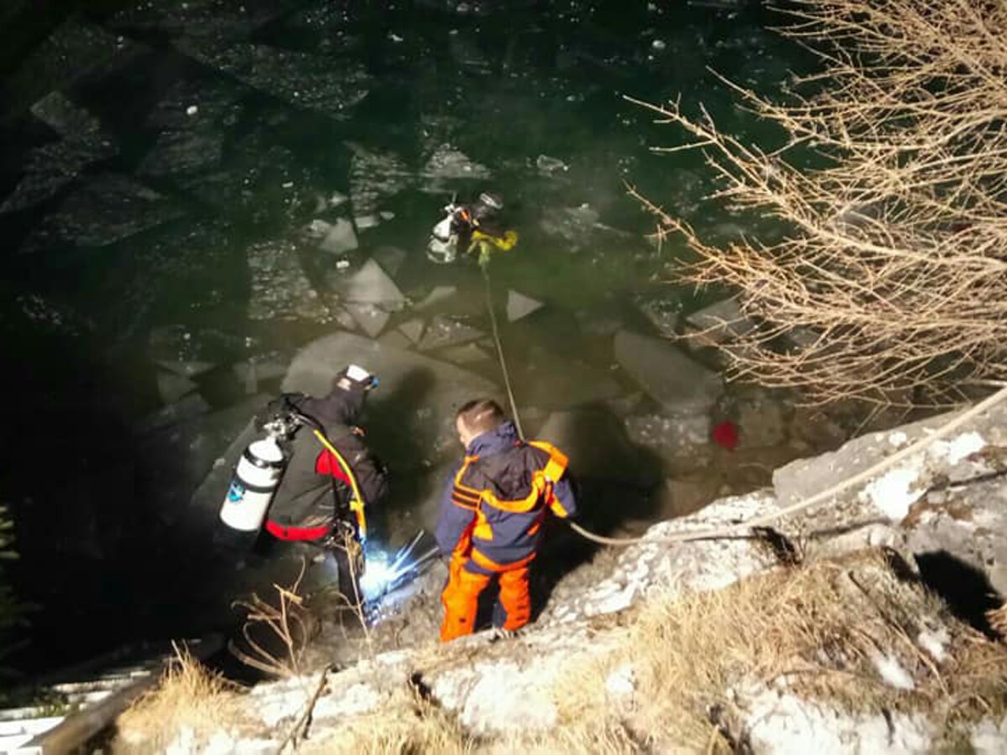 Bei einem Unfall in Tirol starb in der Nacht auf Donnerstag eine 17-Jährige. Bei einem Unfall in Tirol starb in der Nacht auf Donnerstag eine 17-Jährige.