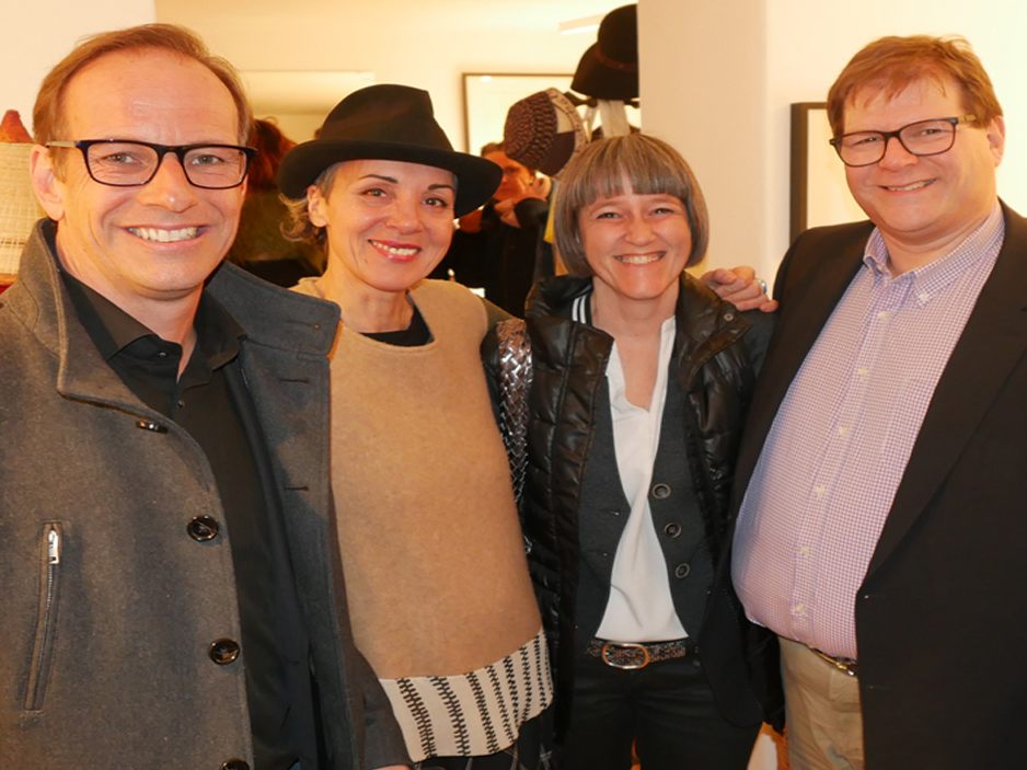 StR. Arno Gächter, Bettina Egle (WIGE) und Bgm. Dieter Egger (v.r.) hießen Gabriele Kastl in Ems willkommen.