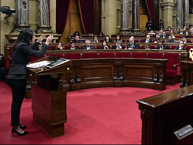 Währenddessen heftige Debatte in Kataloniens Regionalparlament