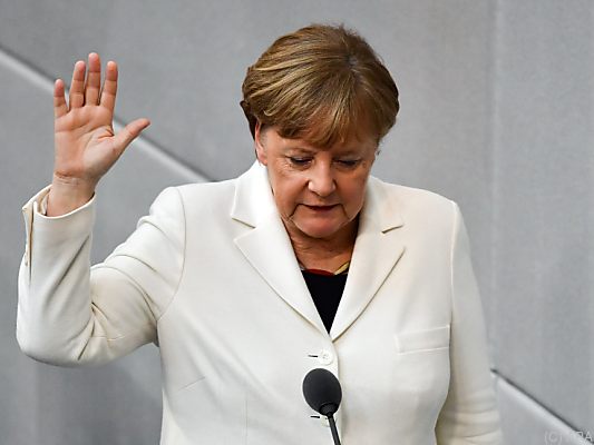 Merkel legt Eid für vierte Amtszeit als Kanzlerin ab