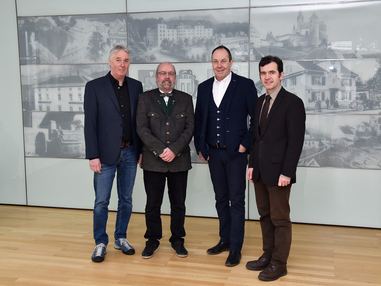 Bürgermeister Summer (re.) gratulierte Armin Wille, Rainer Wöß und Andreas Prenn zur Auszeichnung