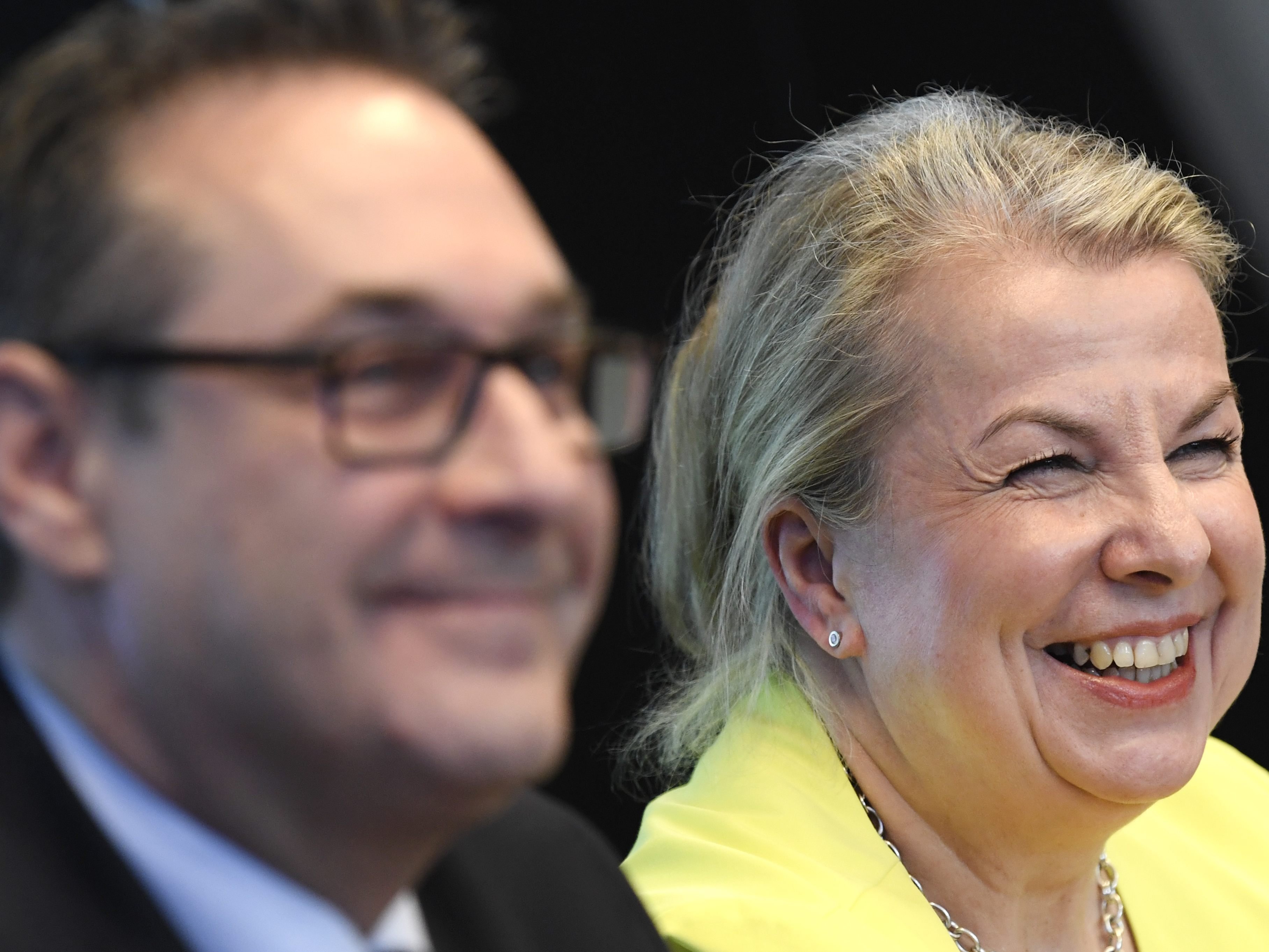 HC Strache stärkte der Sozialministerin demonstrativ den Rücken. HC Strache stärkte der Sozialministerin demonstrativ den Rücken.