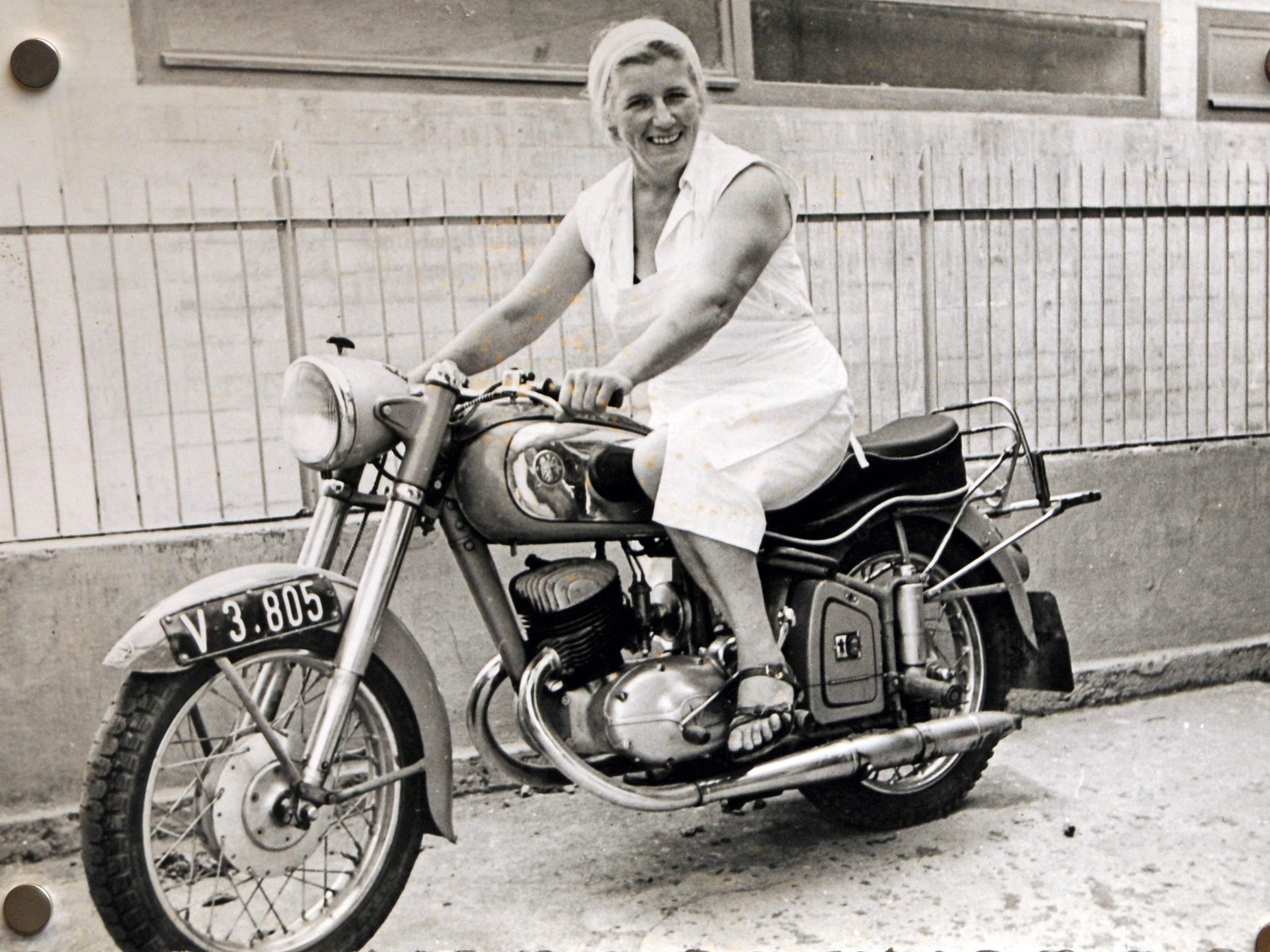 Zwickles Berta auf ihrer Victoria, Baujahr 1955