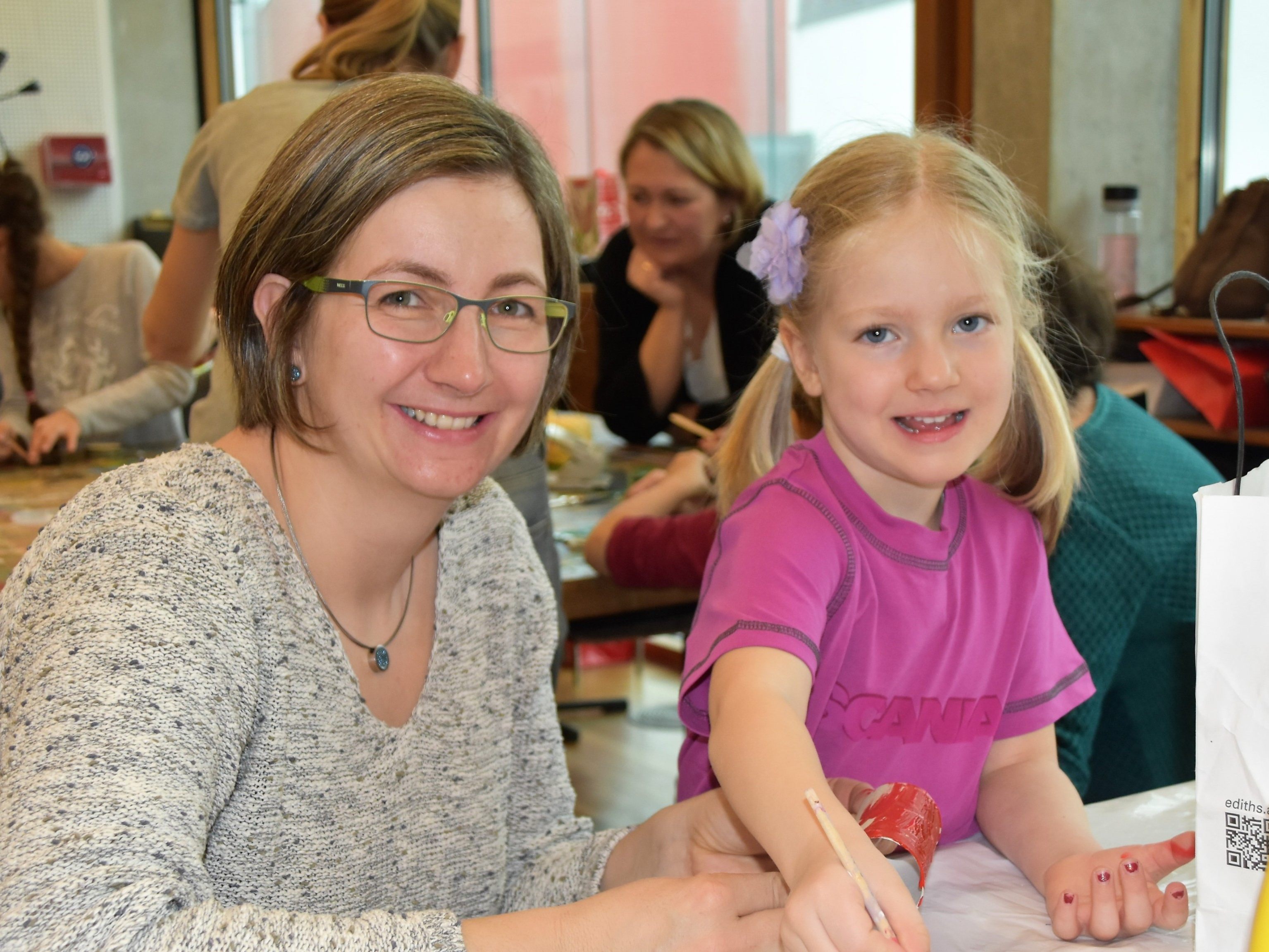 Sandra und Ida freuten sich über den schönen Nachmittag Sandra und Ida freuten sich über den schönen Nachmittag