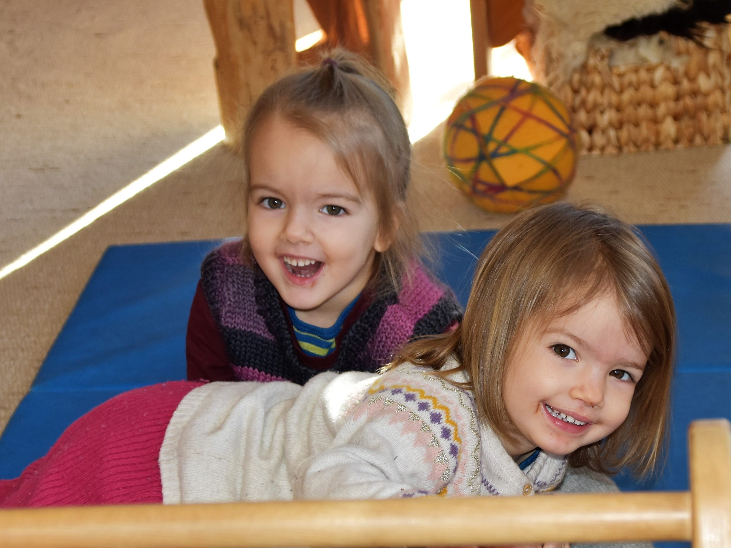 Klara und Ida haben viel Spaß