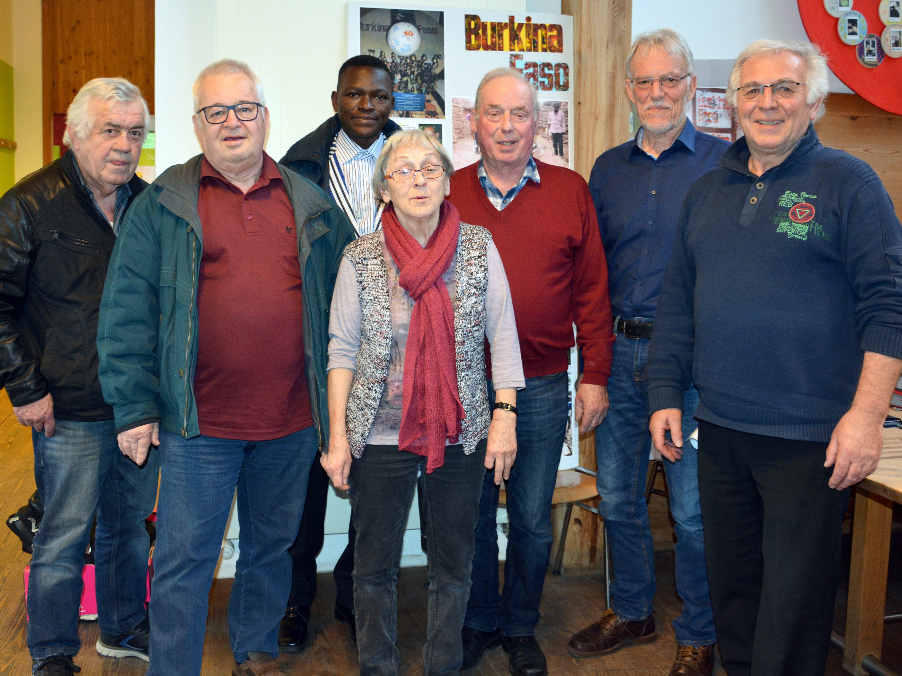 Heribert Gut (re.) informierte im Sunnahof über das Brunnenprojekt im westafrikanischen Burkina Faso.