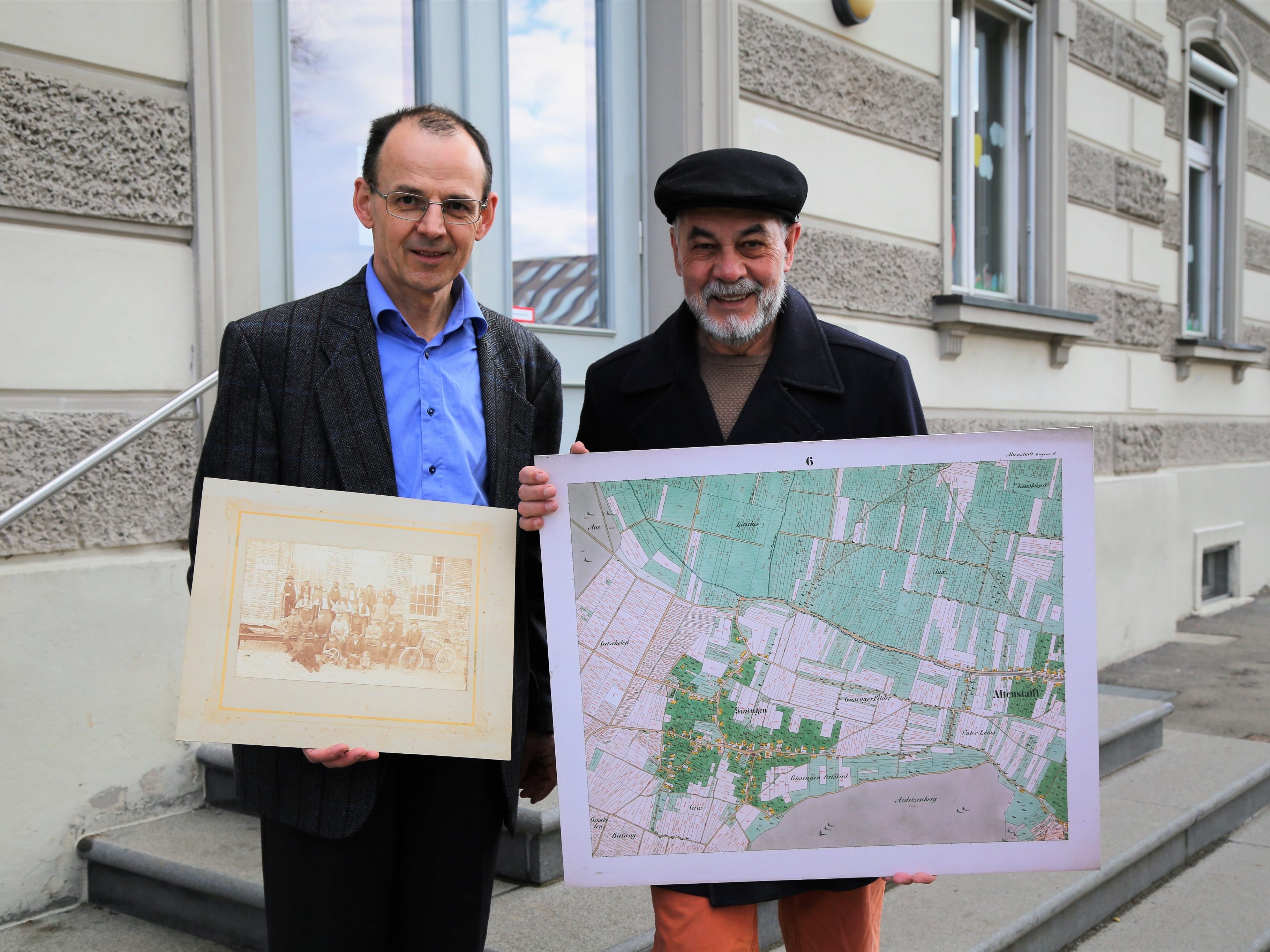 Matthias Nägele stellt gemeinsam mit Willi Schmidt vom 30. Mai bis zum 3. Juni in der Volksschule Sebastianplatz im Rahmen von „Feldkirch 800“ aus. Matthias Nägele stellt gemeinsam mit Willi Schmidt vom 30. Mai bis zum 3. Juni in der Volksschule Sebastianplatz im Rahmen von „Feldkirch 800“ aus.