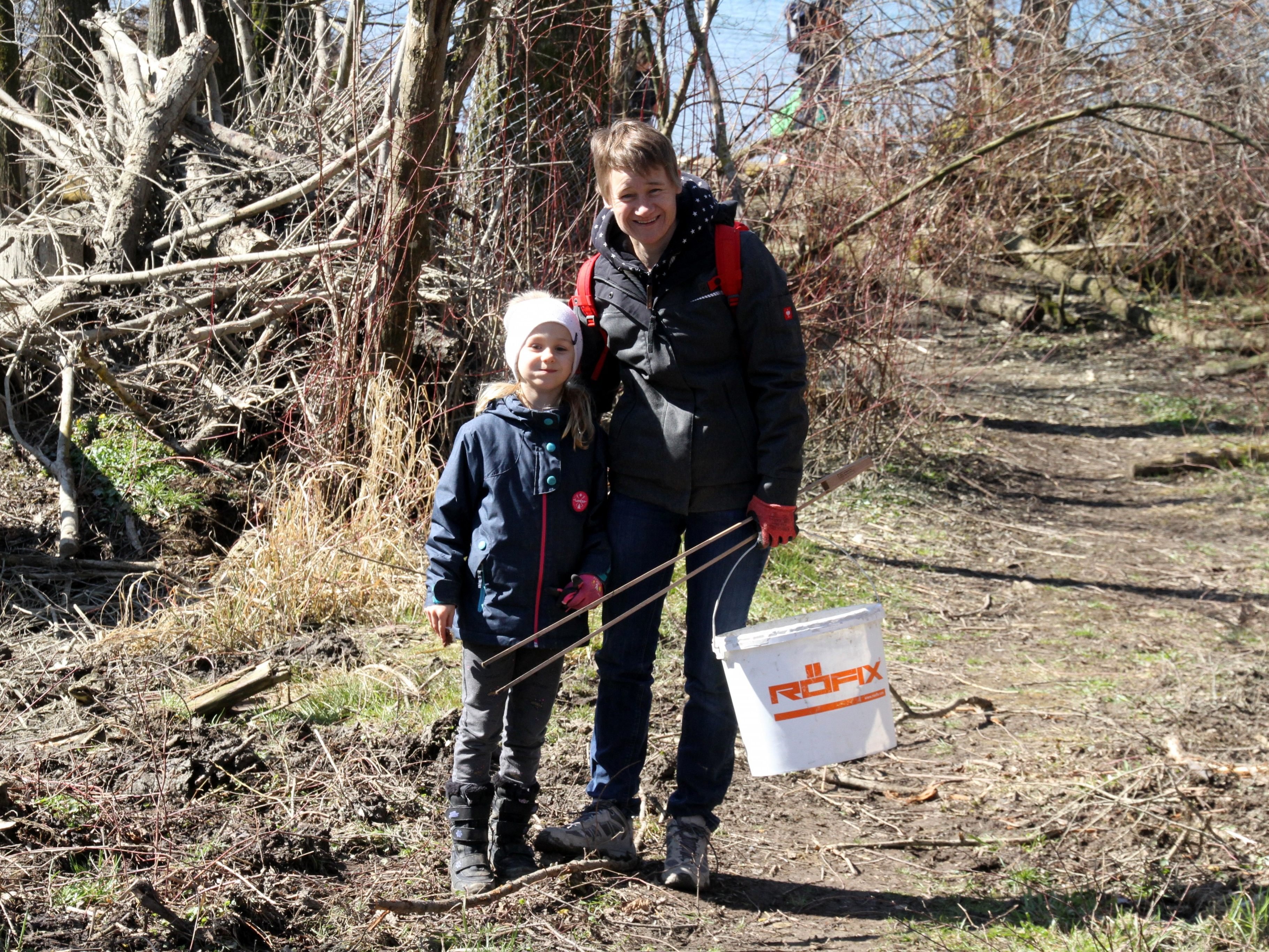 Fleissige Helfer bei der Flurreingung