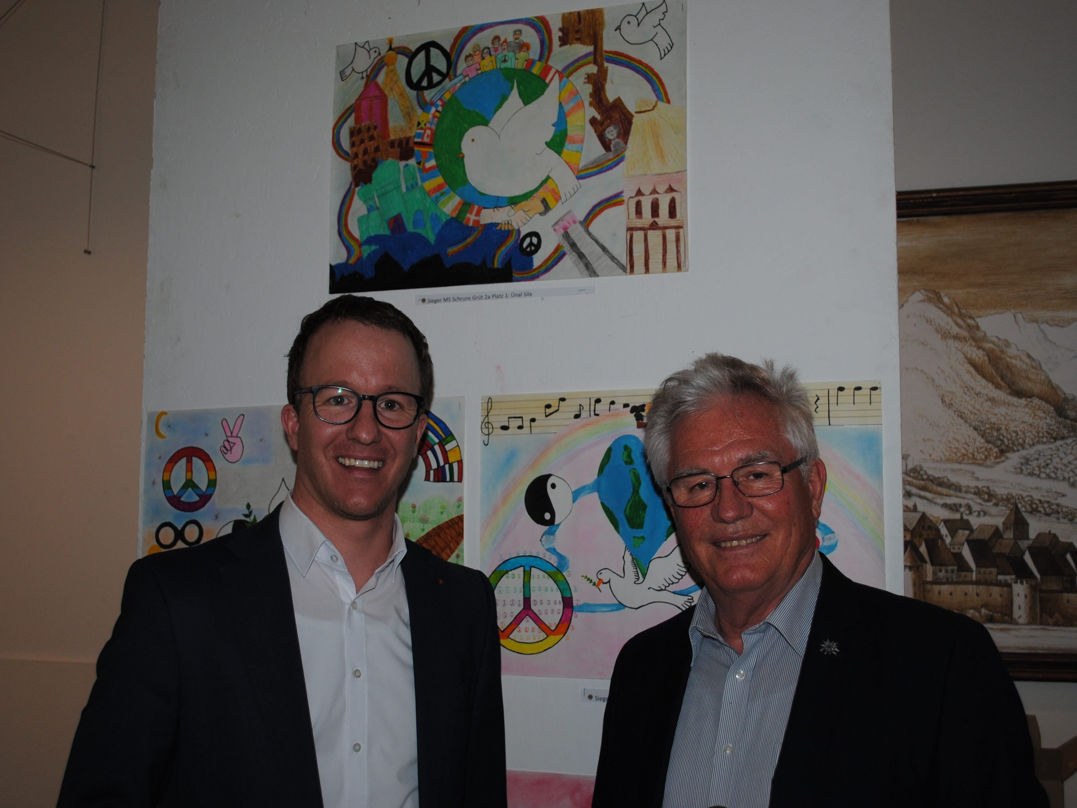 Landtagsabg. Christian Gantner und Klaus Went vor dem Siegerbild Landtagsabg. Christian Gantner und Klaus Went vor dem Siegerbild