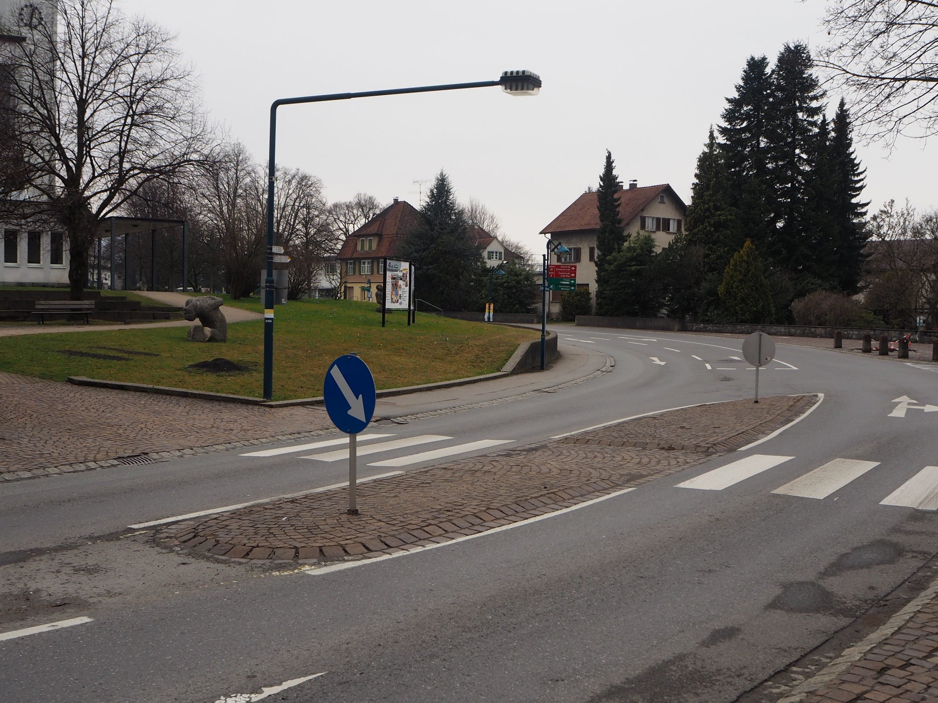 Heutige Verkehrssituation im Dorfkern