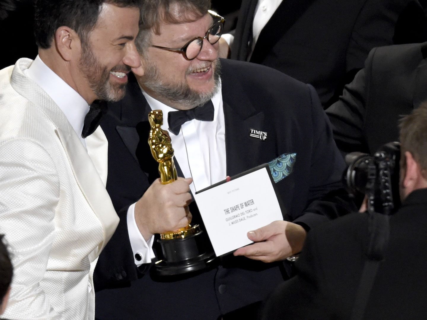 Guillermo Del Toro holt nach bester Regie mit "Shape of Water" auch den OScar für den besten Film 2018. Guillermo Del Toro holt nach bester Regie mit "Shape of Water" auch den OScar für den besten Film 2018.