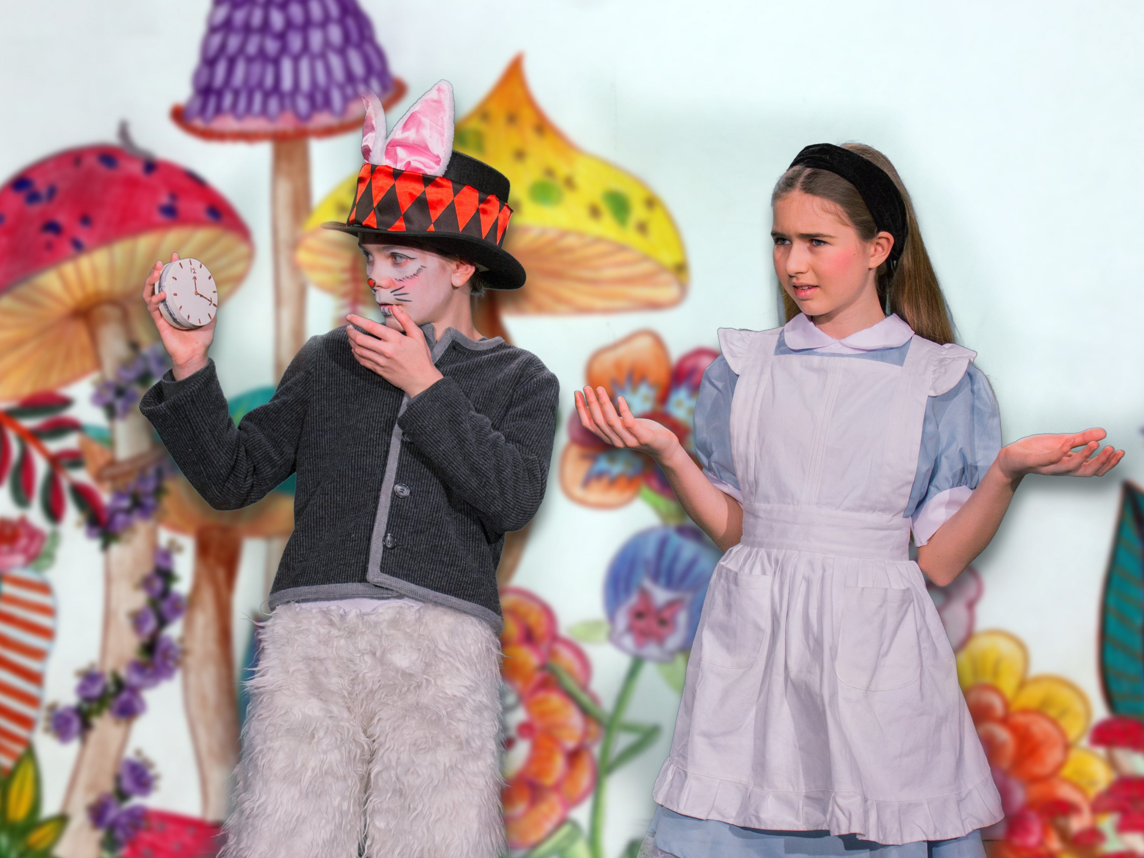 Das weiße Kaninchen und Alice im Wunderland Das weiße Kaninchen und Alice im Wunderland