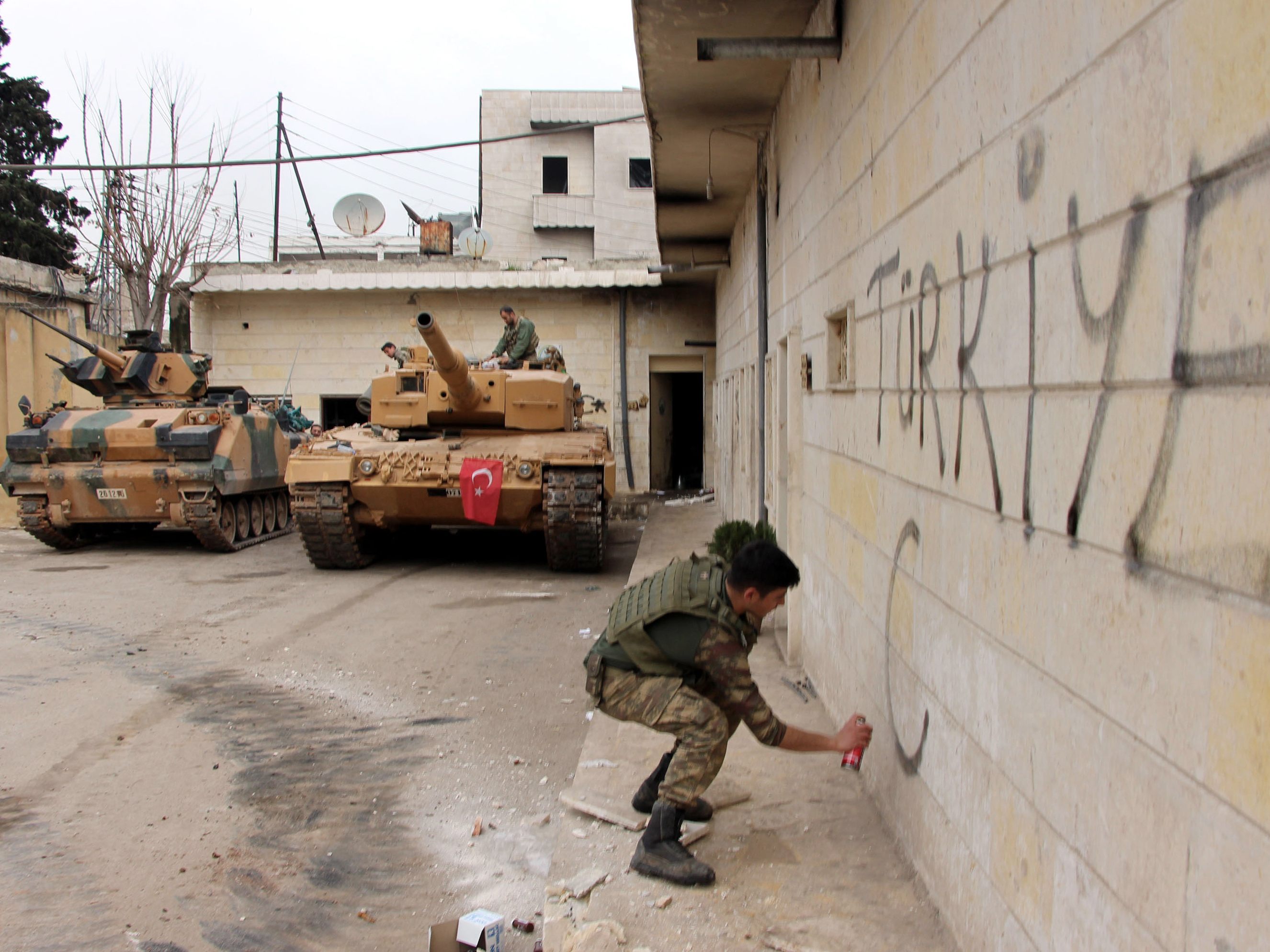 Auch deutsche Leopard-Panzer rückten in der Kurdenstadt Afrin ein. Auch deutsche Leopard-Panzer rückten in der Kurdenstadt Afrin ein.
