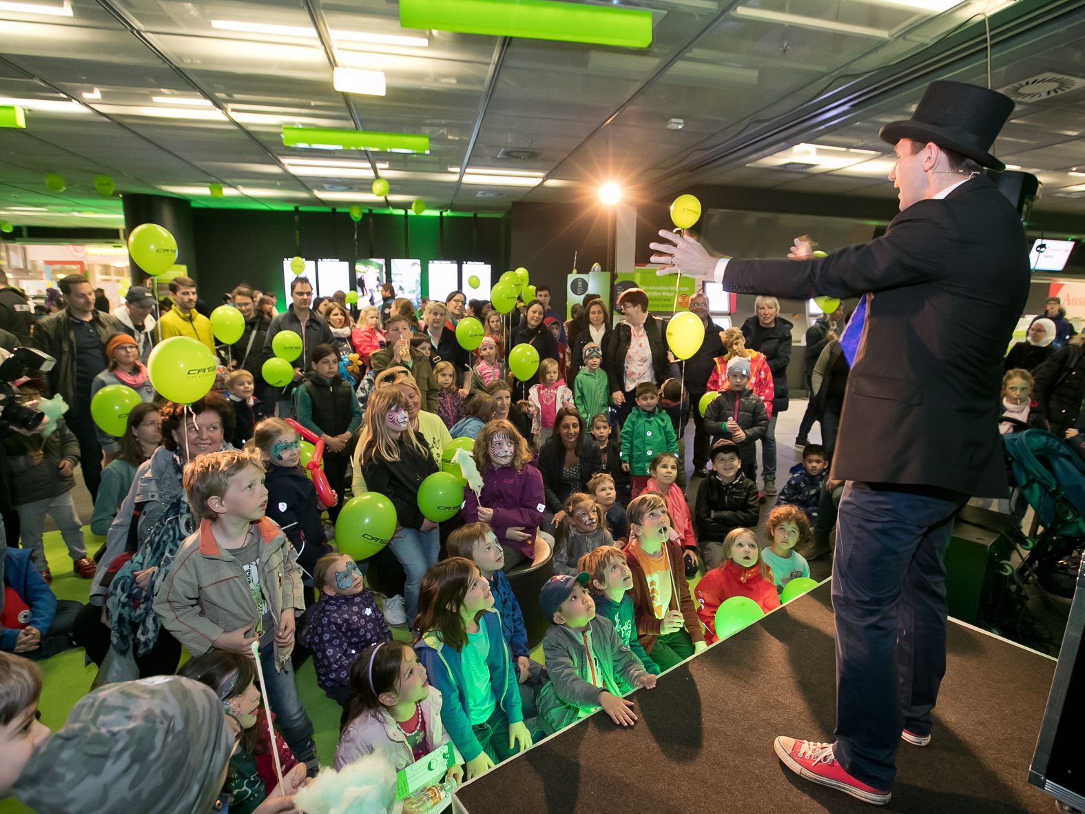 Am Tag der offenen Tür des CAT wird ein Kinderprogramm geboten. Am Tag der offenen Tür des CAT wird ein Kinderprogramm geboten.