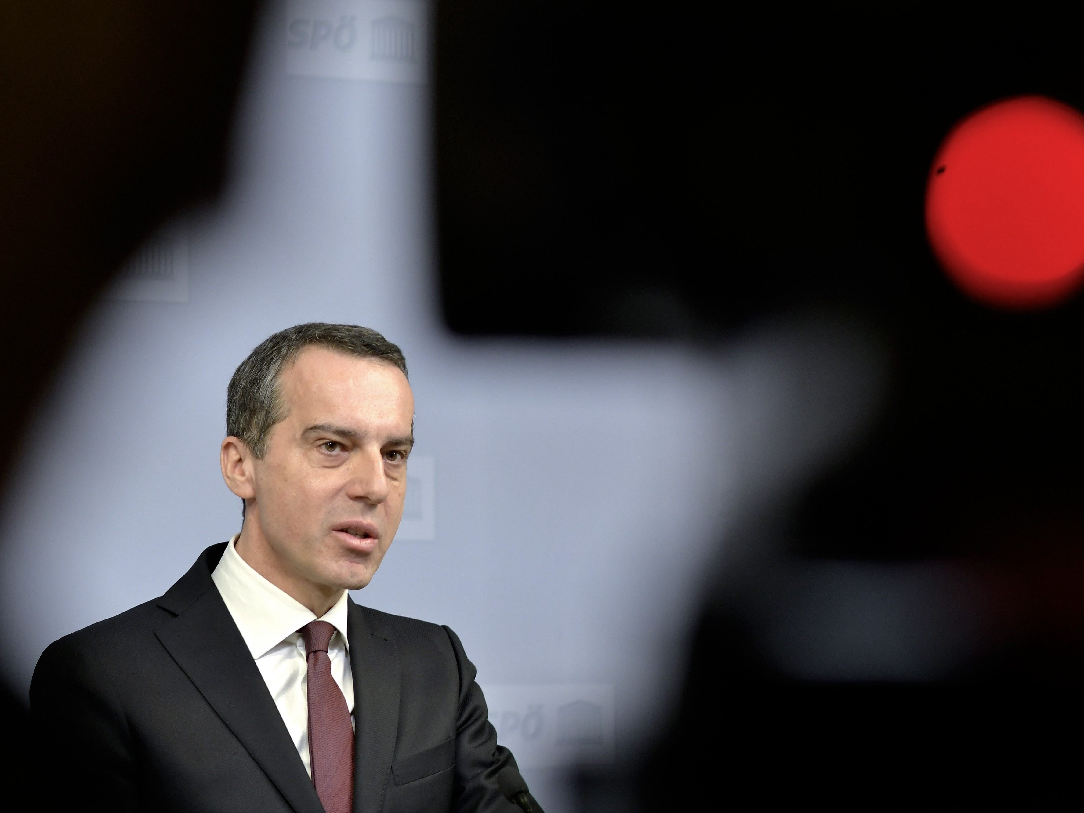 SPÖ-Chef Kern ist mit der Oppositionsarbeit zufrieden. SPÖ-Chef Kern ist mit der Oppositionsarbeit zufrieden.