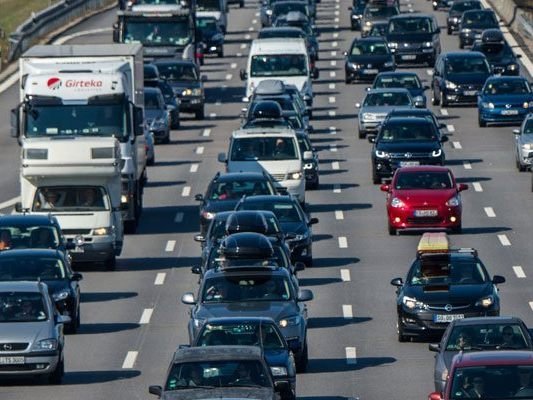 Am Osterwochenende herrscht auf vielen Straßen Österreichs wieder reger Verkehr.