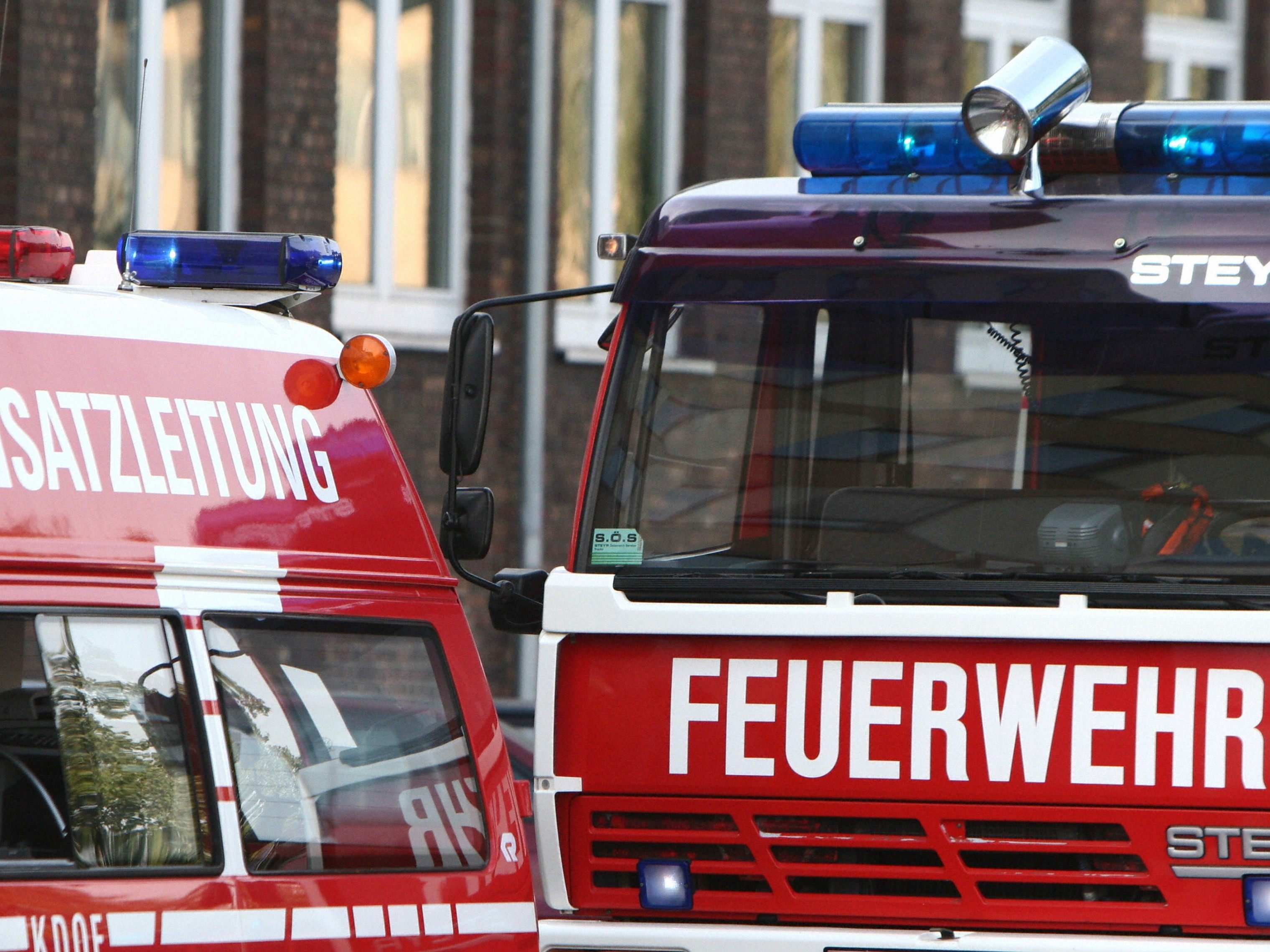 Die Feuerwehr in Niederösterreich rückte zu einem Großeinsatz aus. Die Feuerwehr in Niederösterreich rückte zu einem Großeinsatz aus.