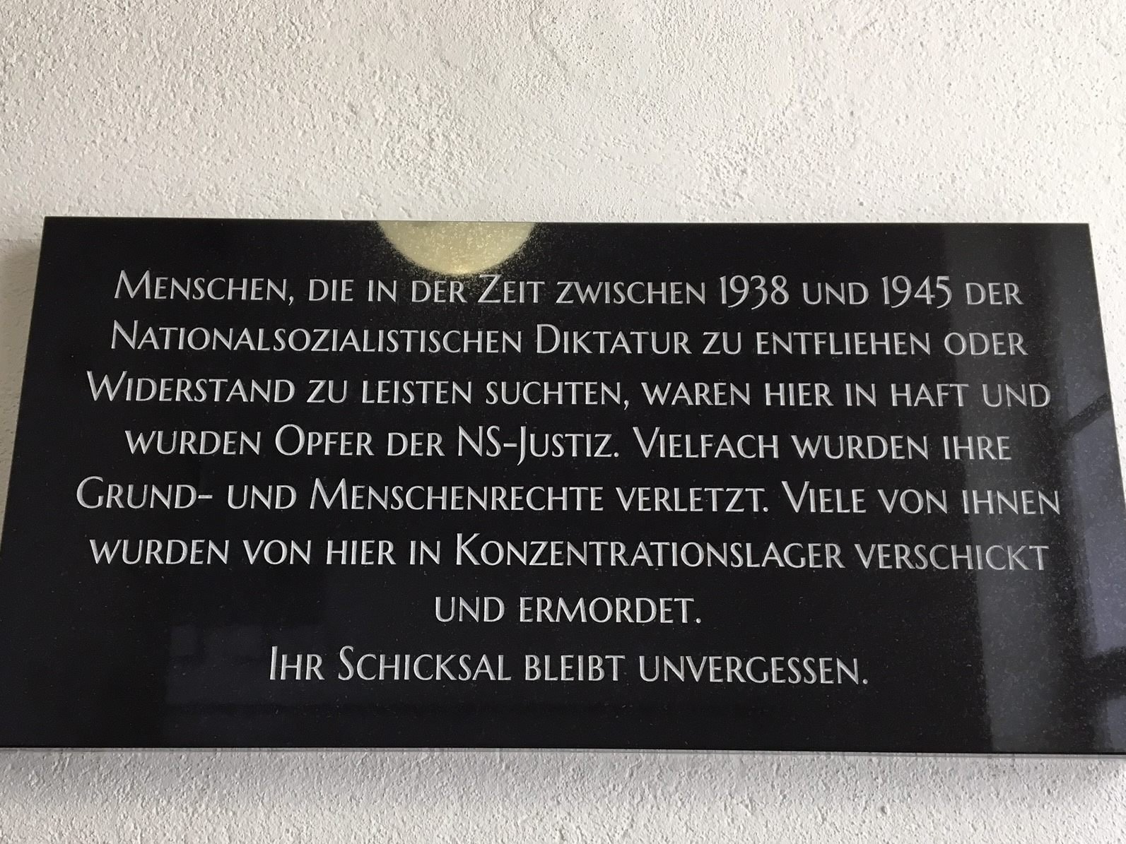 Der Text der Gedenktafel im Landesgericht Feldkirch. Der Text der Gedenktafel im Landesgericht Feldkirch.