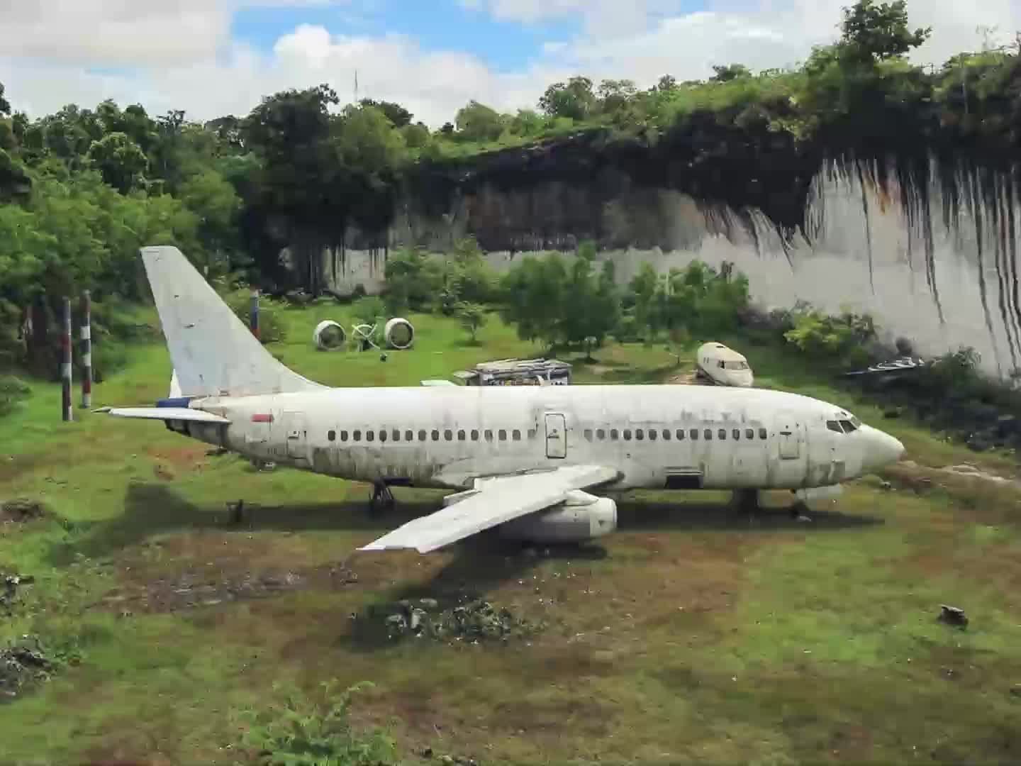 Wieso steht das Flugzeug da?