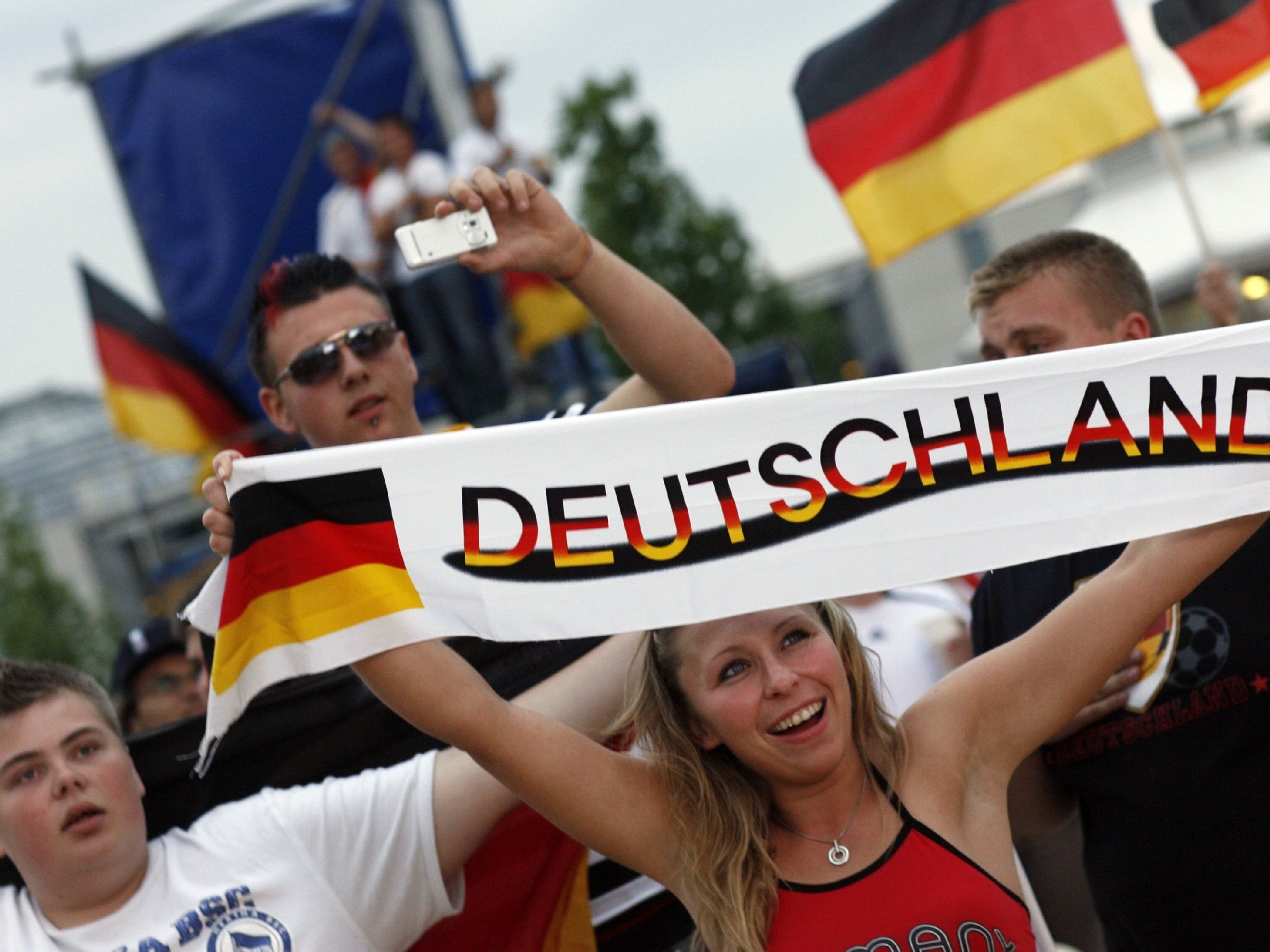 Wird auch die deutsche Hymne genderneutral? Wird auch die deutsche Hymne genderneutral?