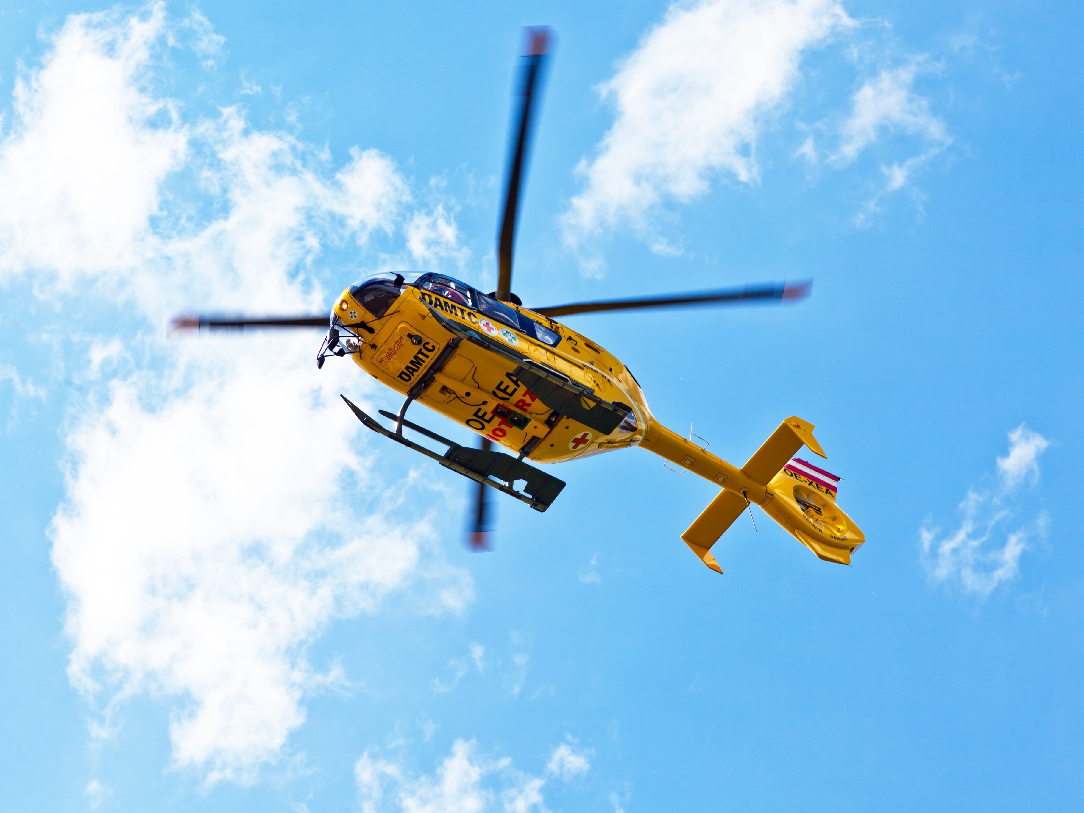 Der Notarzthubschrauber des ÖAMTC war bei dem Unfall im Einsatz. Der Notarzthubschrauber des ÖAMTC war bei dem Unfall im Einsatz.