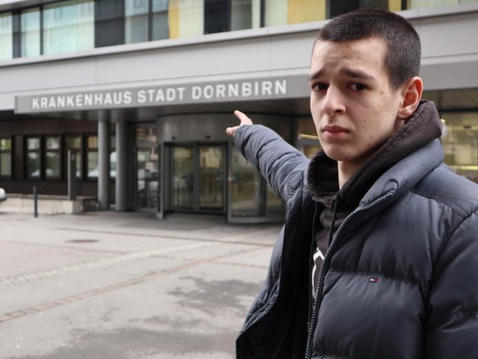 Adin (17) ist es ein großes Anliegen, dass die Behandlungen in Dornbirn weiterhin möglich bleiben.