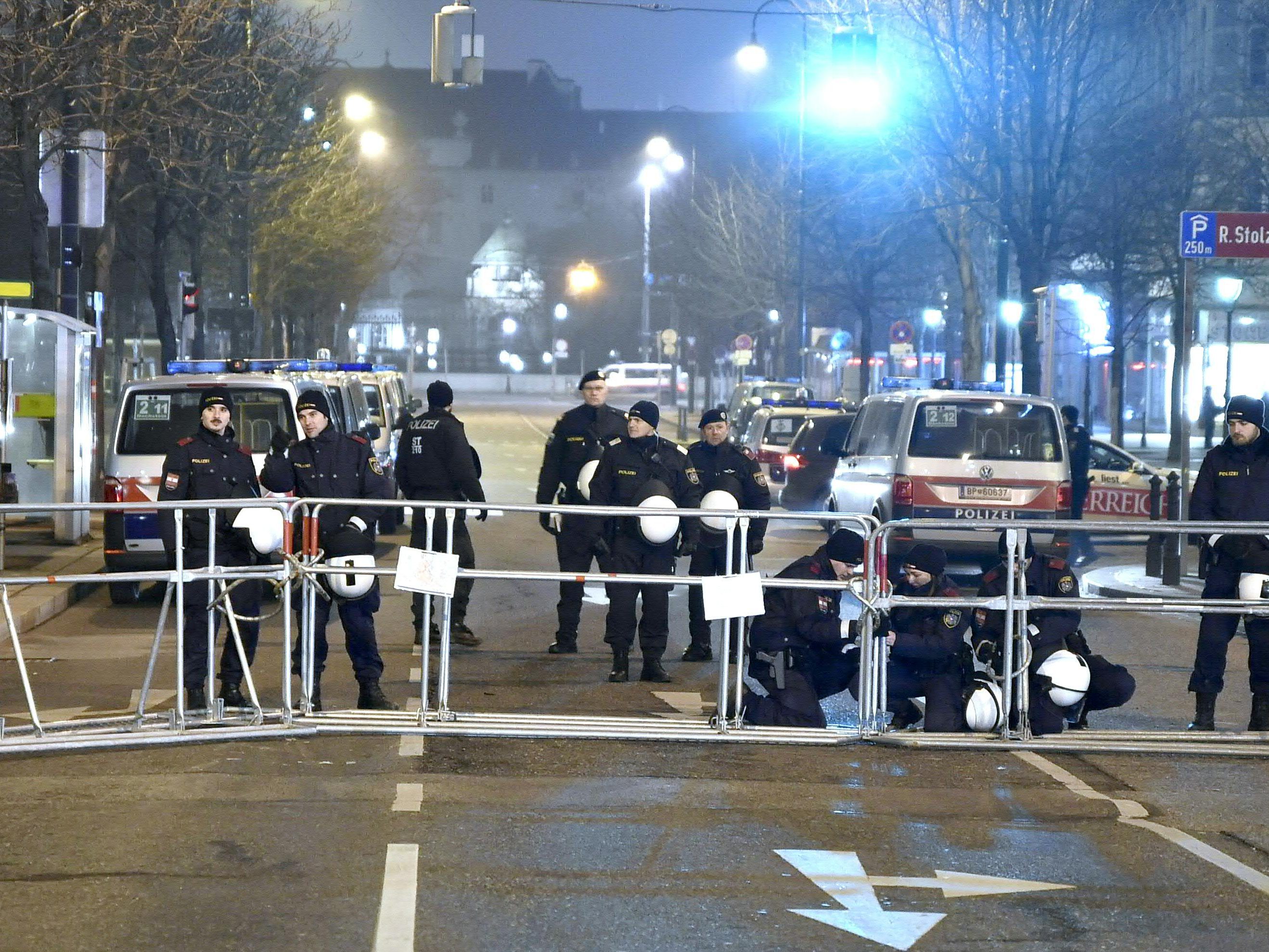 Polizeiliche Großeinsätze kosteten 2016 rund 27 Millionen Euro.