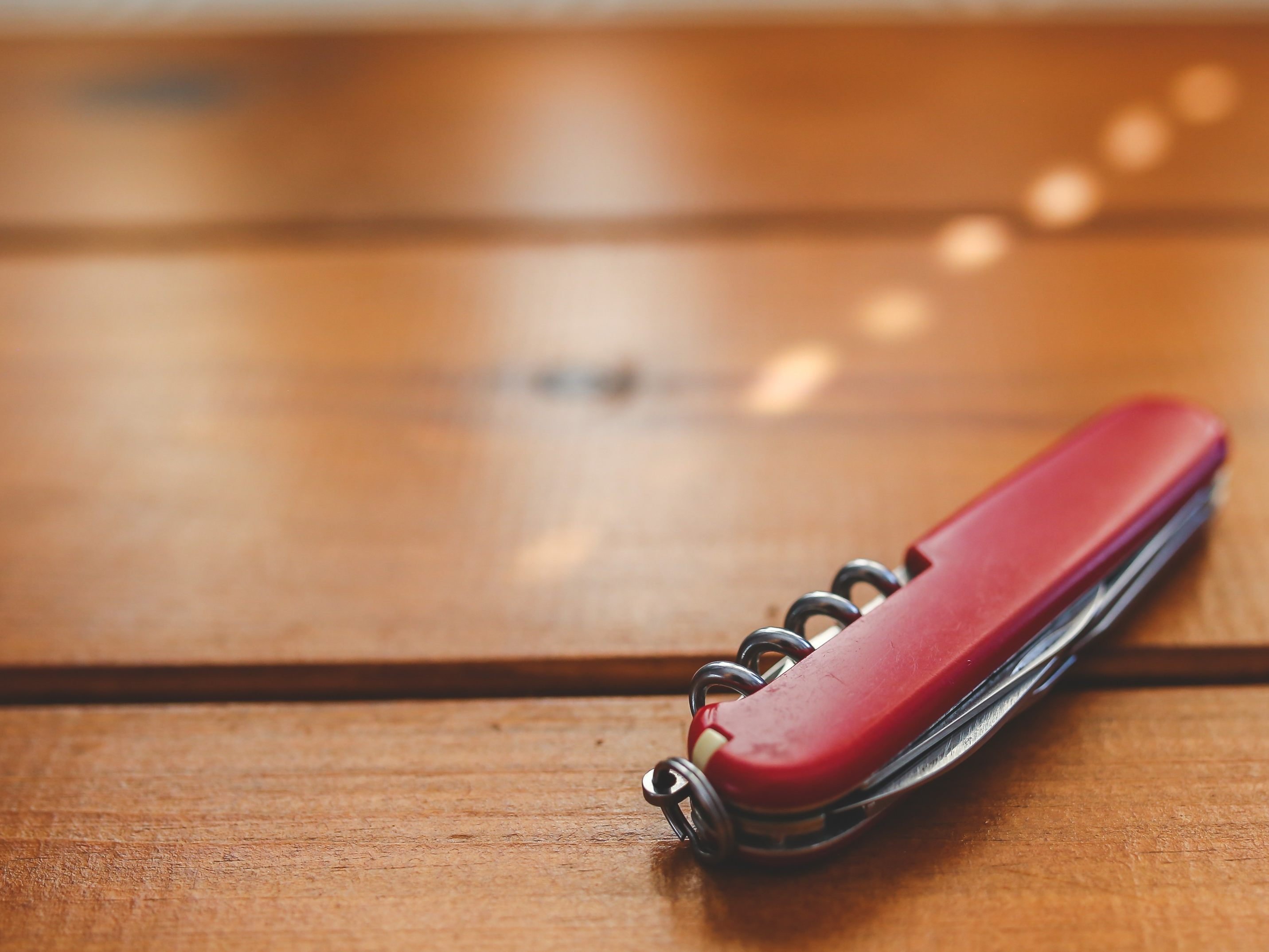 Benutzte der Mann ein Taschen- oder ein Küchenmesser? Benutzte der Mann ein Taschen- oder ein Küchenmesser?