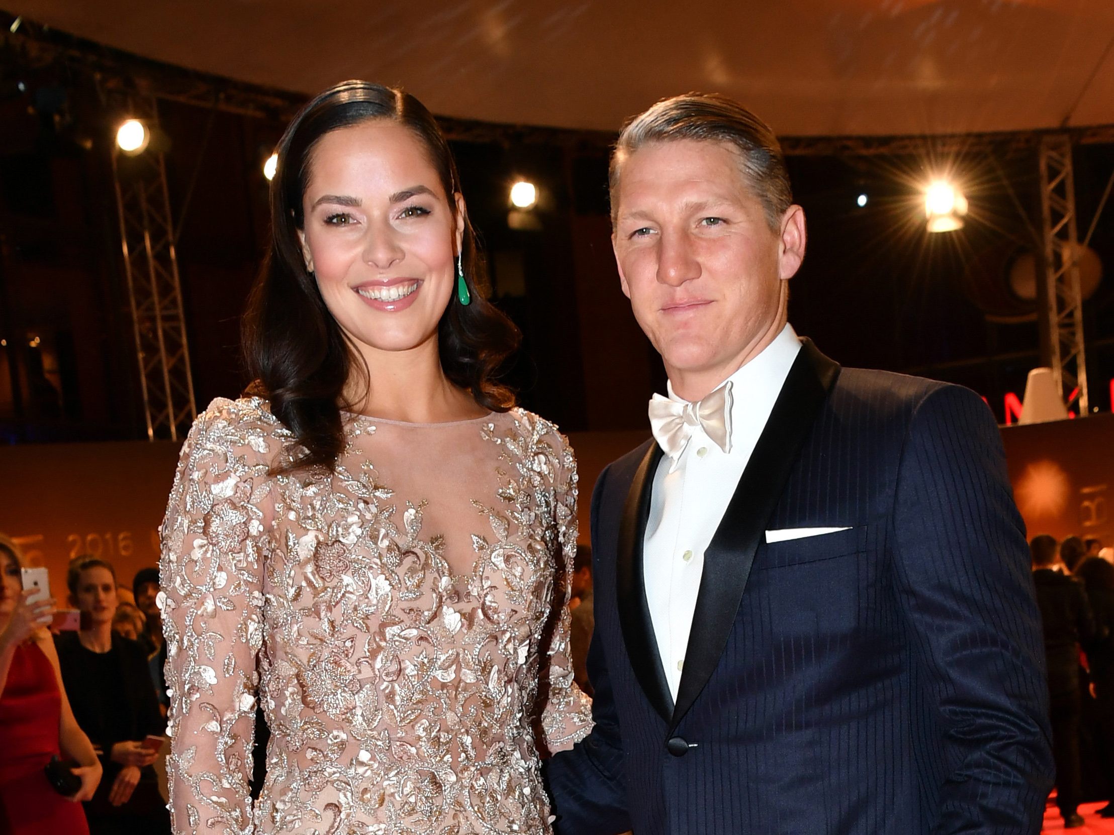 Bastian Schweinsteiger und seine Frau Ana Ivanovic wurden zum ersten Mal Eltern. Bastian Schweinsteiger und seine Frau Ana Ivanovic wurden zum ersten Mal Eltern.