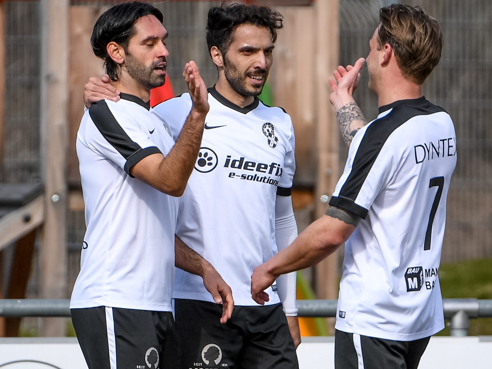 Die SW-Spieler Rifat Sen, Murat Coskun, Julian Rupp und Matheus Jose Teodozo De Lima.