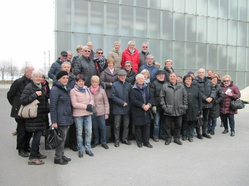 die Gruppe vor dem KUB