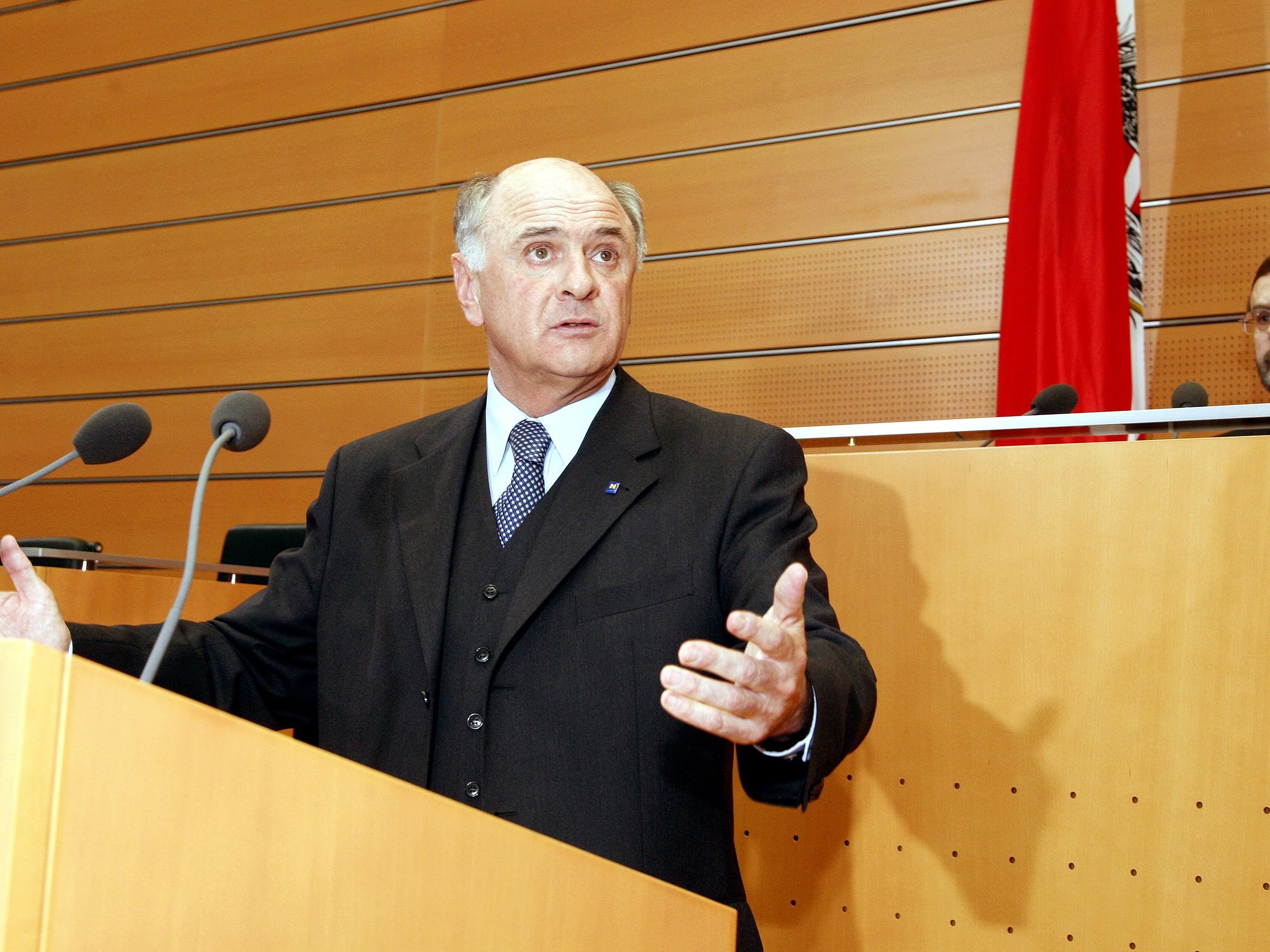 Erwin Pröll wurde am 9. April als niederösterreichischer Landeshauptmann bestätigt. Erwin Pröll wurde am 9. April als niederösterreichischer Landeshauptmann bestätigt.