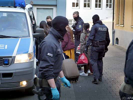 Die Razzia richtet sich u.a. gegen Zwangsprostitution Die Razzia richtet sich u.a. gegen Zwangsprostitution